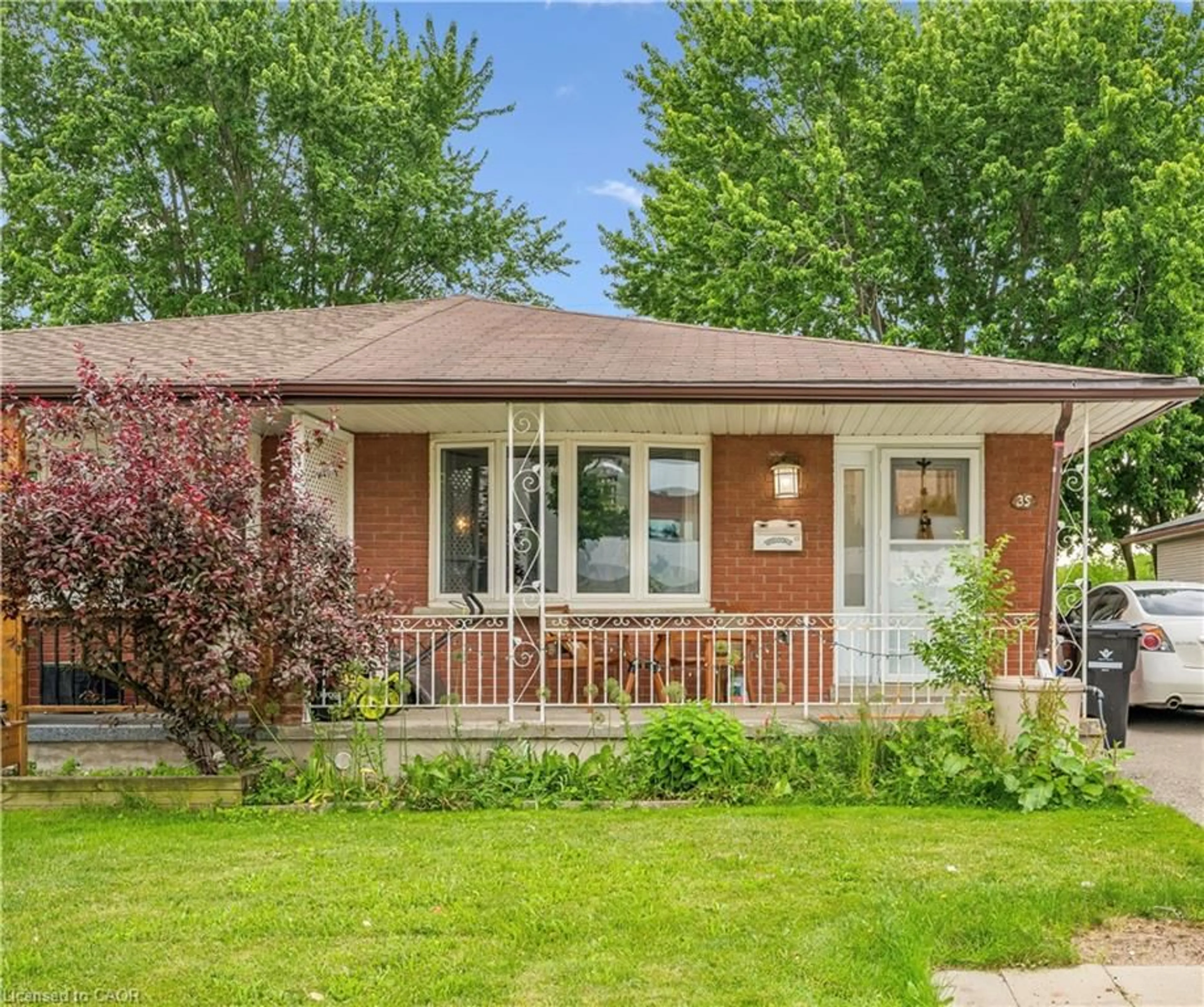 Home with brick exterior material, street for 35 Vicmount Dr, Kitchener Ontario N2M 2A2