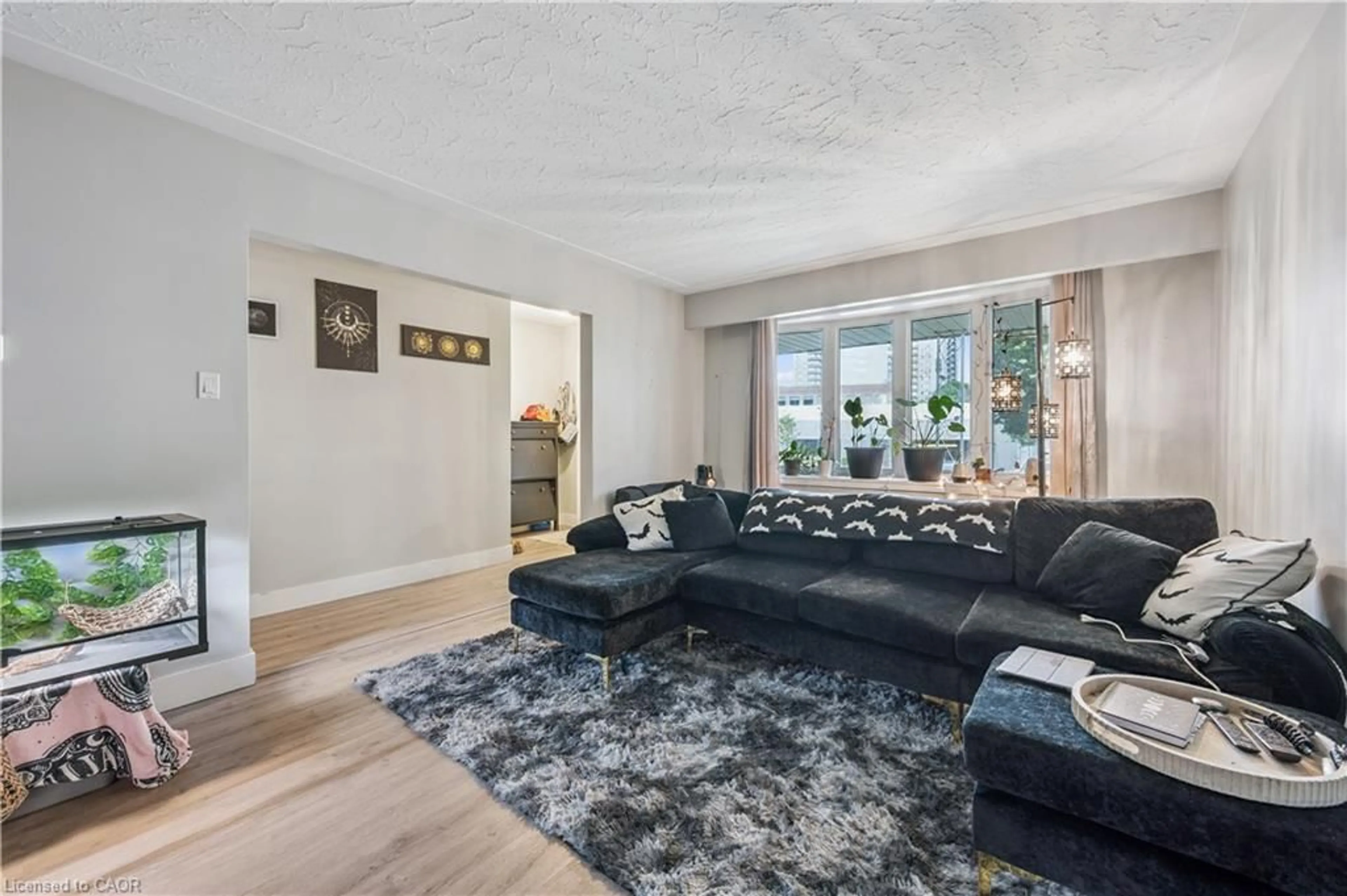 Living room with furniture, unknown for 35 Vicmount Dr, Kitchener Ontario N2M 2A2