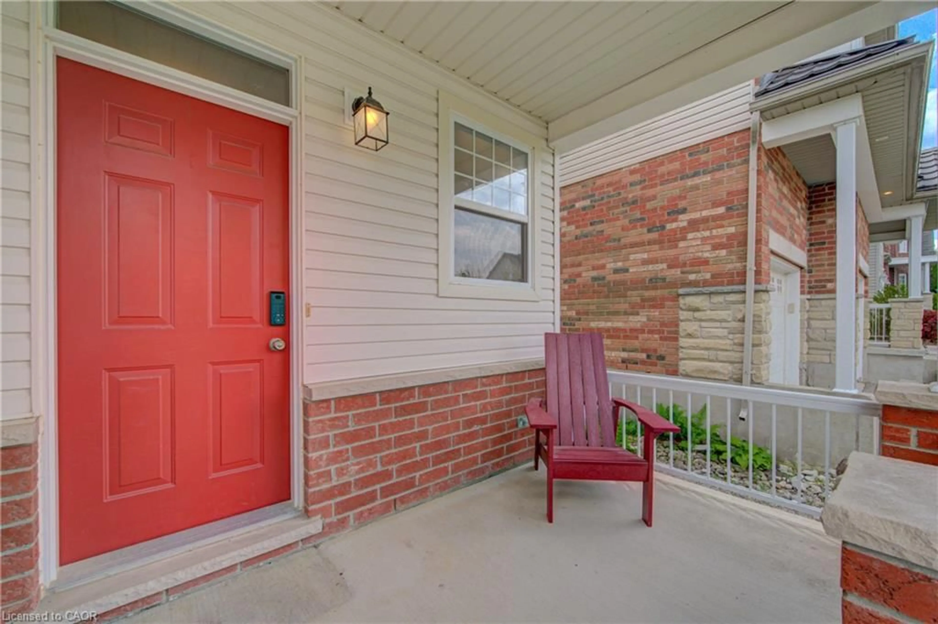 Indoor entryway for 729 Keats Way, Waterloo Ontario N2T 2Y2