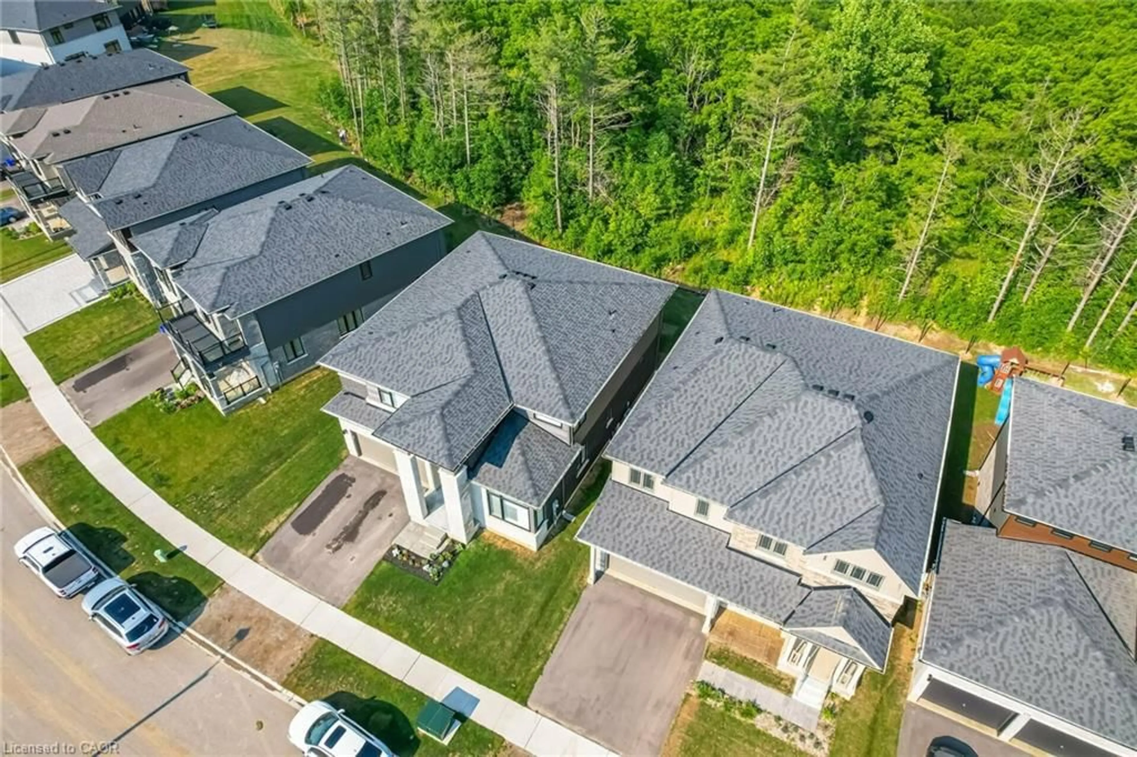 A pic from outside/outdoor area/front of a property/back of a property/a pic from drone, street for 127 Court Dr, Paris Ontario N3L 0L6