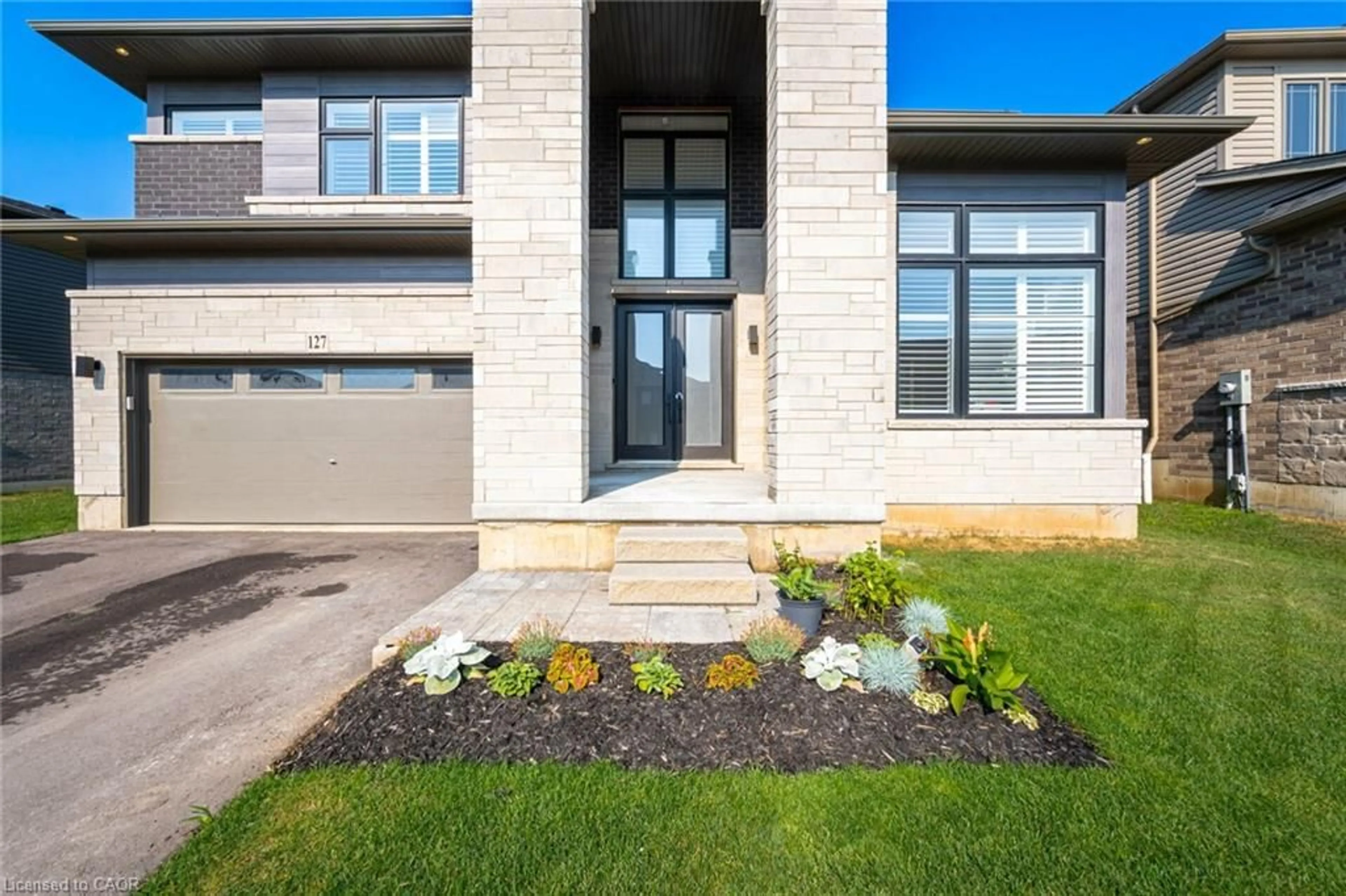 Home with brick exterior material, street for 127 Court Dr, Paris Ontario N3L 0L6