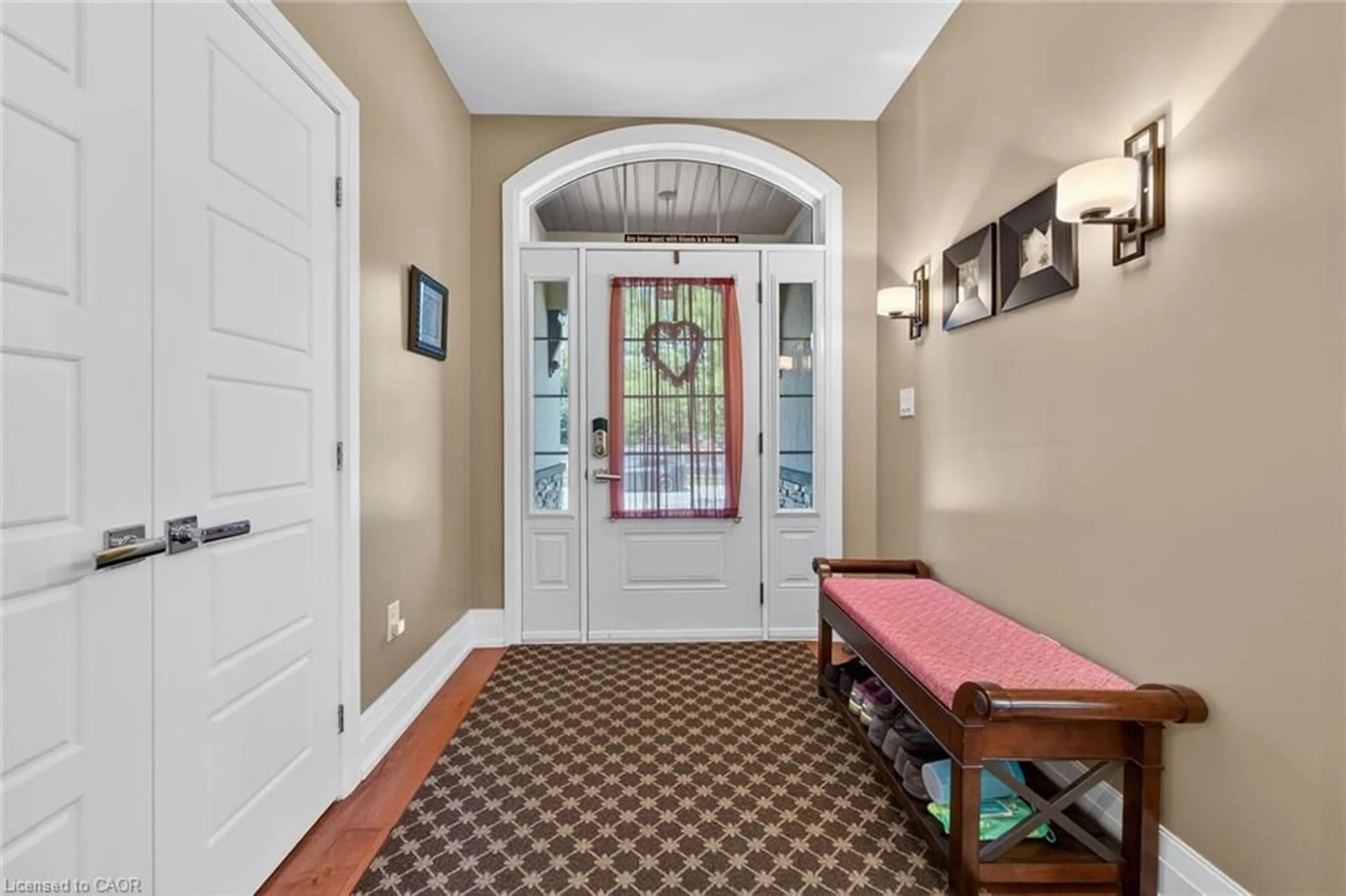 Indoor entryway for 3905 Cody Trail, Vineland Ontario L0R 2C0