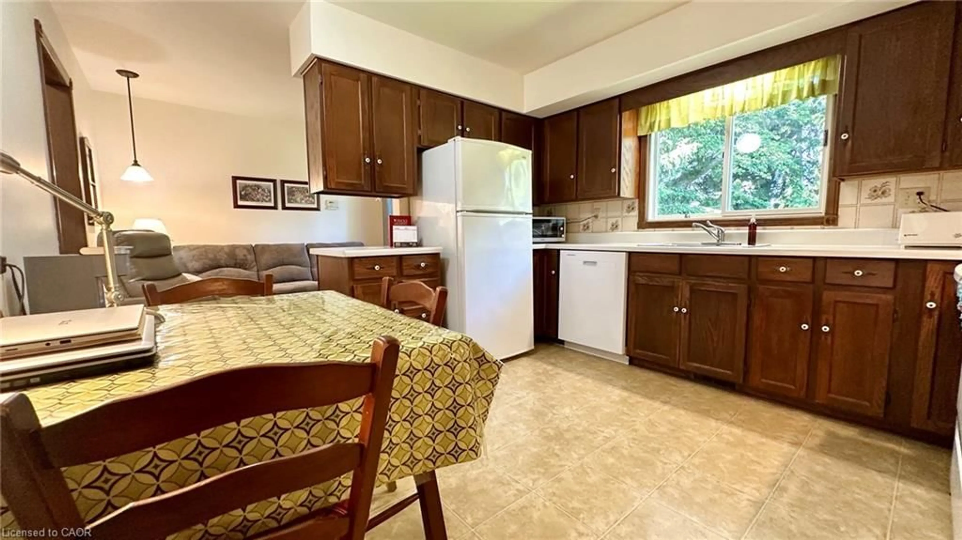 Standard kitchen, ceramic/tile floor for 63 Lee Ave, Simcoe Ontario N3Y 5B7