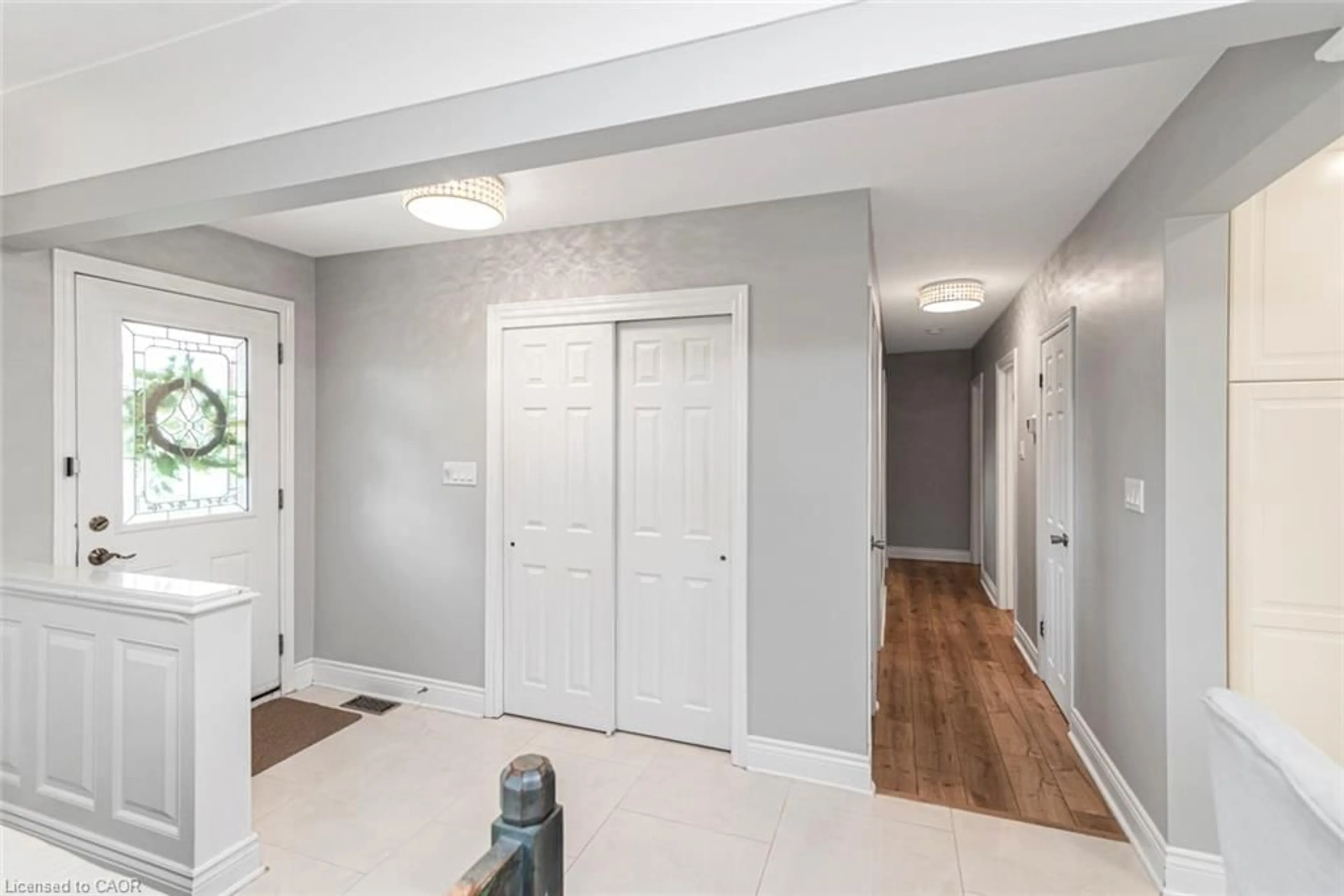 Indoor entryway for 149 Seneca Crt, Ancaster Ontario L9G 3C1