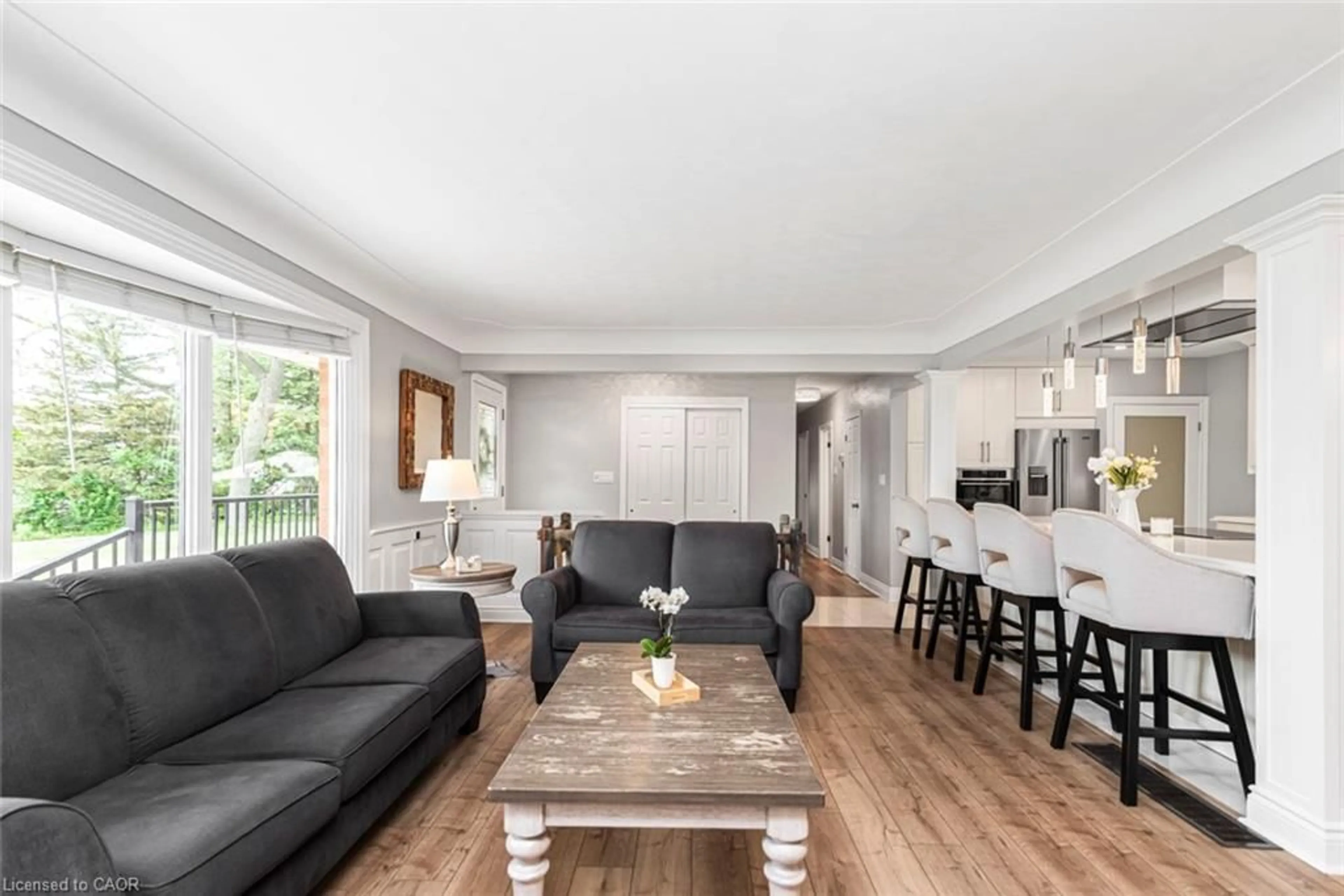 Living room with furniture, wood/laminate floor for 149 Seneca Crt, Ancaster Ontario L9G 3C1