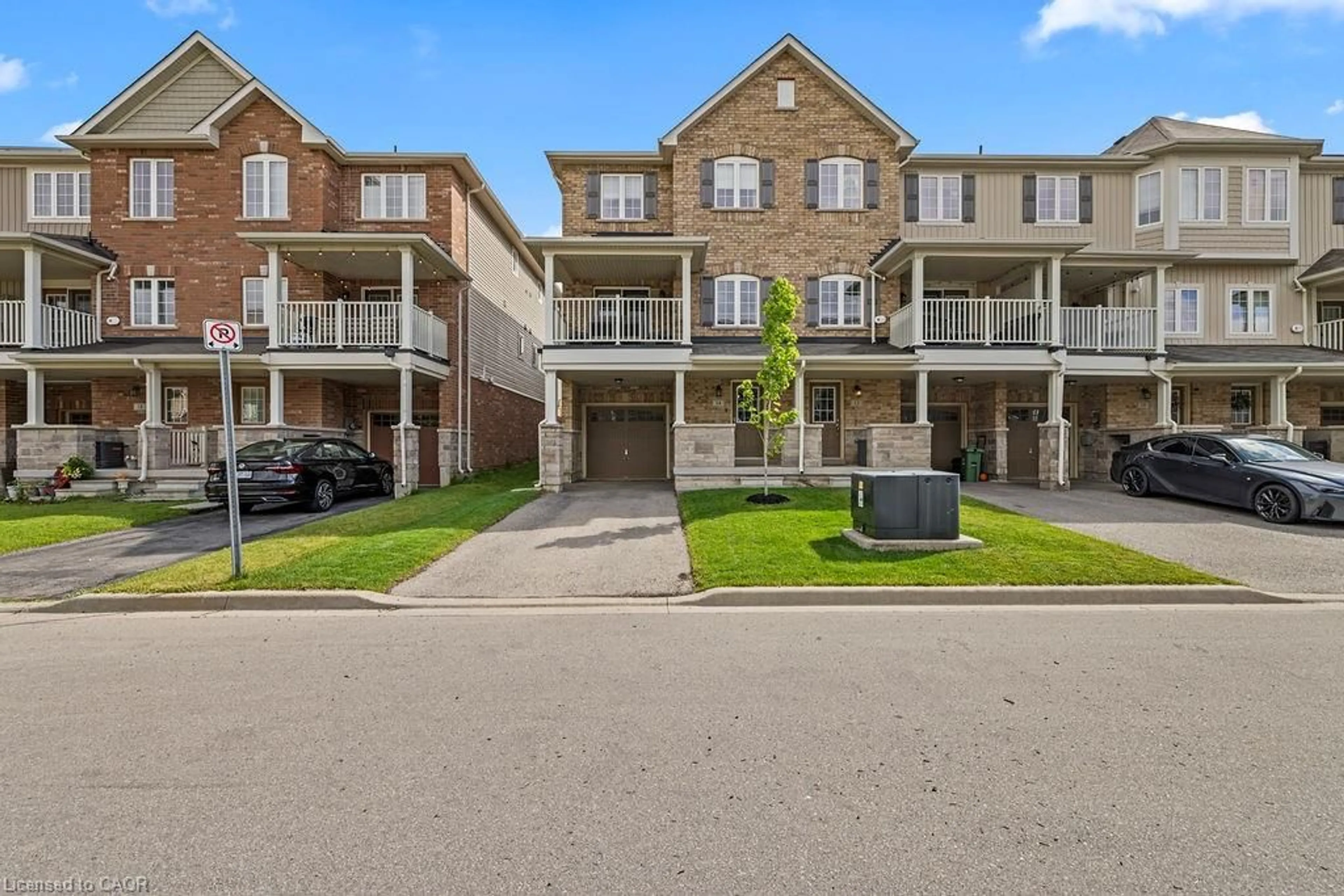 A pic from outside/outdoor area/front of a property/back of a property/a pic from drone, street for 14 Hiscott Drive Dr, Waterdown Ontario L8B 0A2