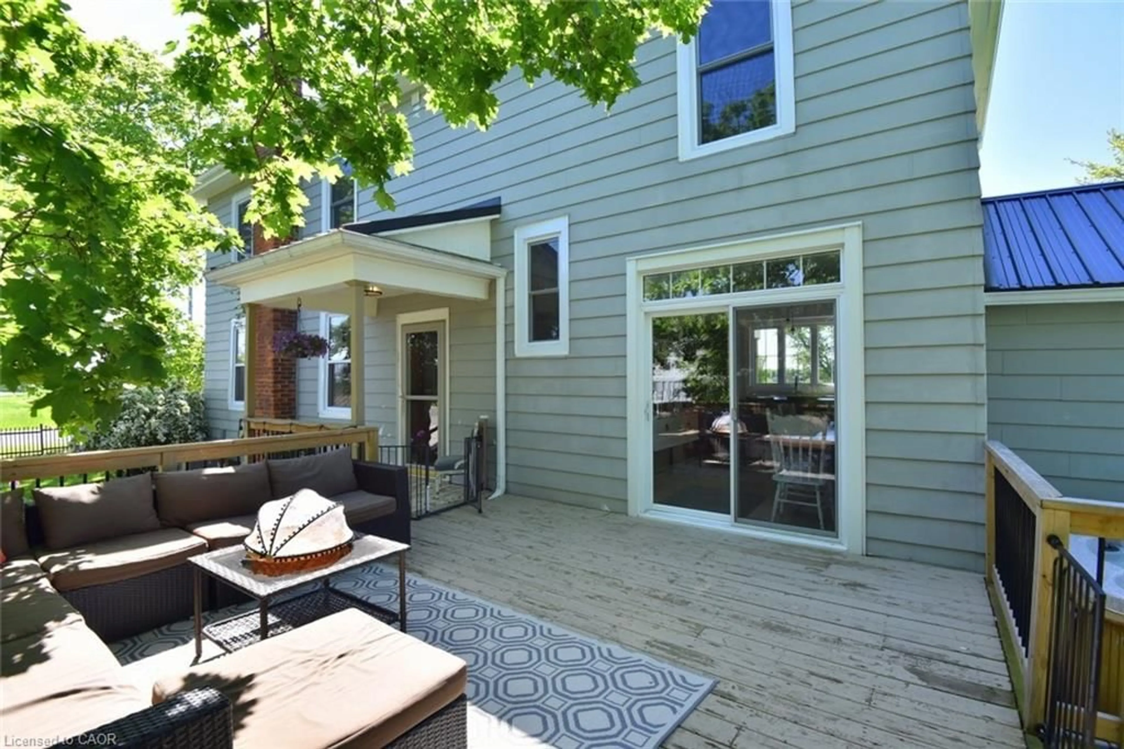Patio, street for 335 Haldimand Rd 12, Fisherville Ontario N0A 1G0
