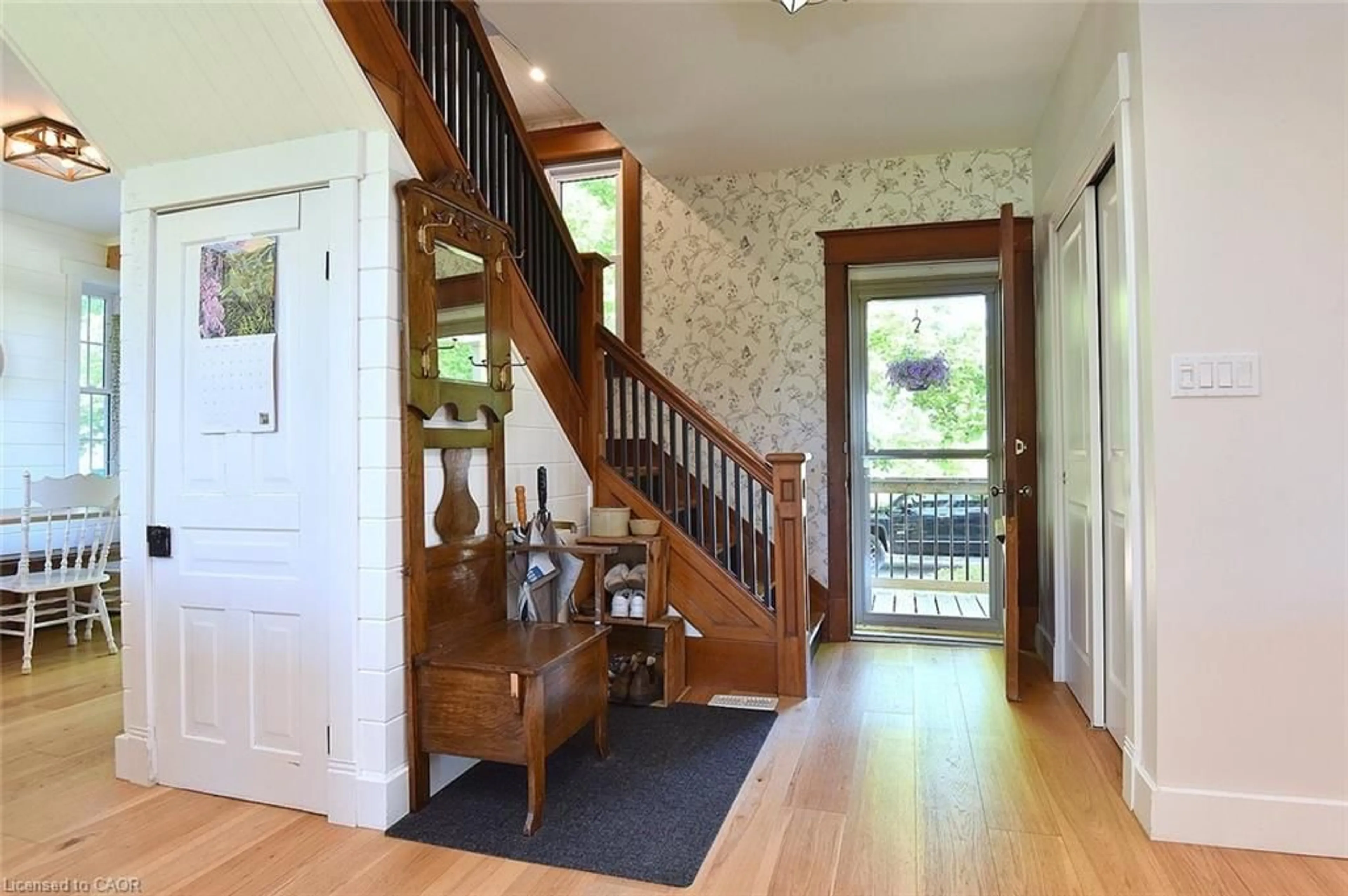 Indoor entryway for 335 Haldimand Rd 12, Fisherville Ontario N0A 1G0