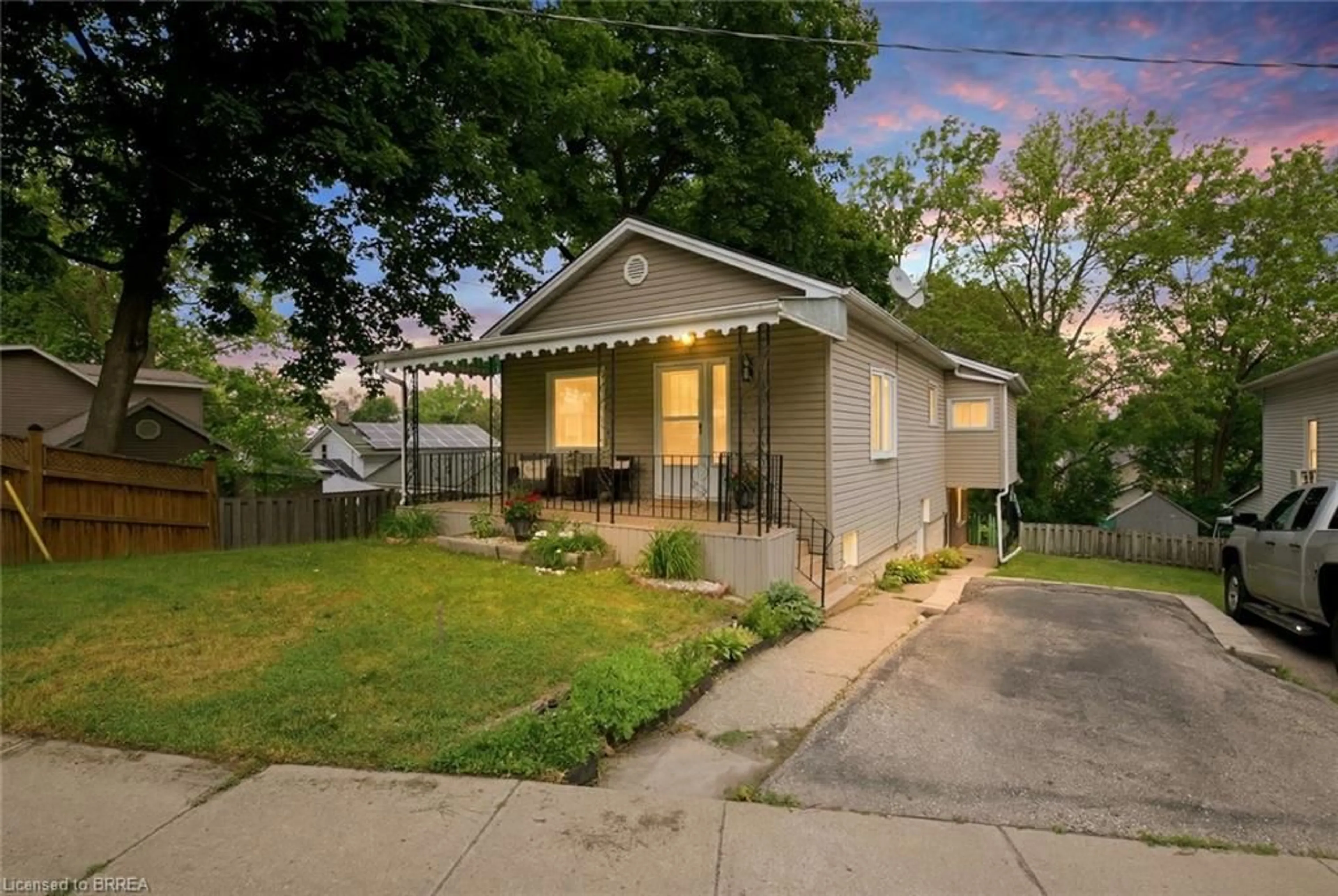 Home with vinyl exterior material, street for 16 King Edward St, Paris Ontario N3L 2G6