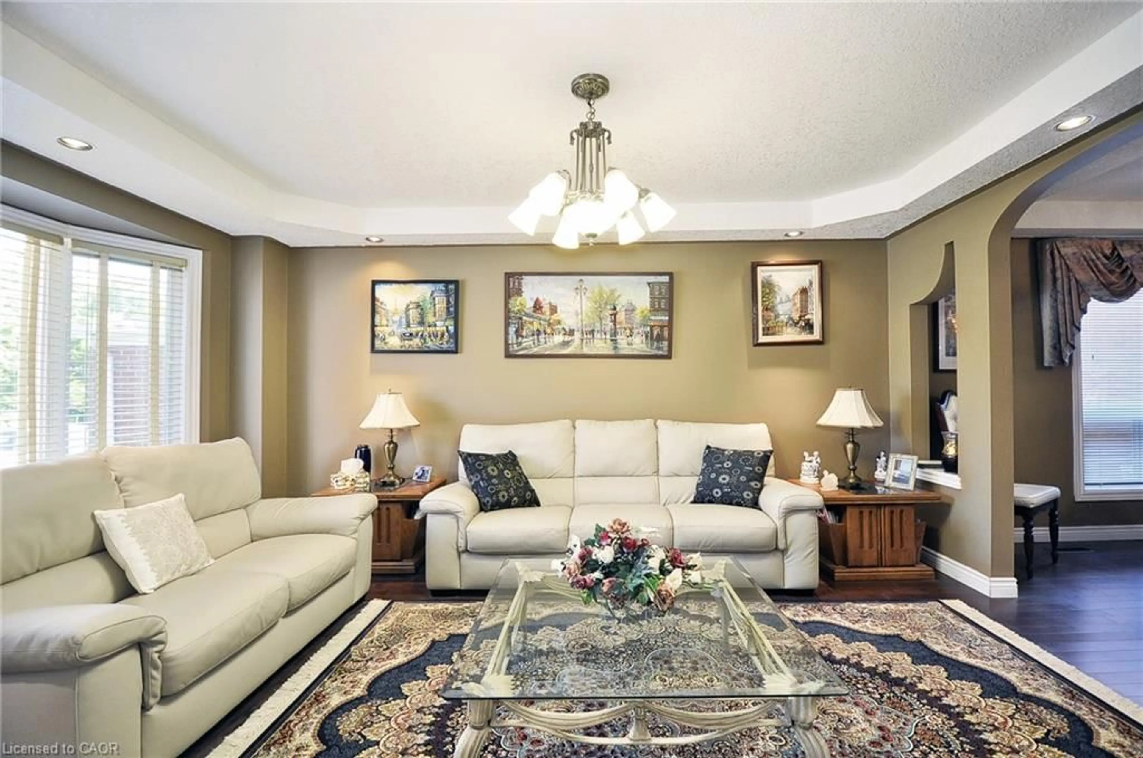 Living room with furniture, carpet floor for 39 Peregrine Cres, Cambridge Ontario N1T 1N9