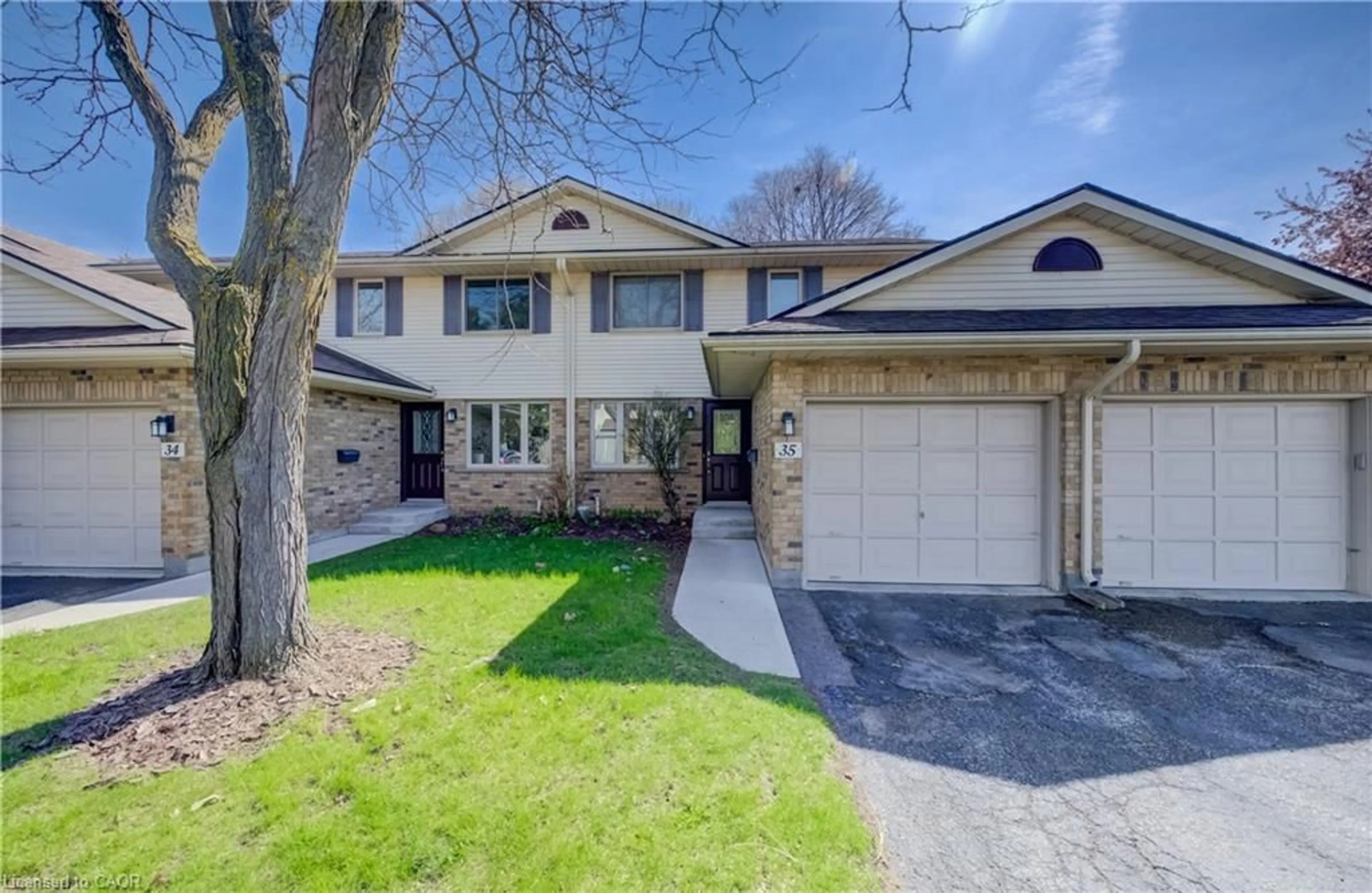 Home with brick exterior material, street for 375 Kingscourt Dr #35, Waterloo Ontario N2K 3N7