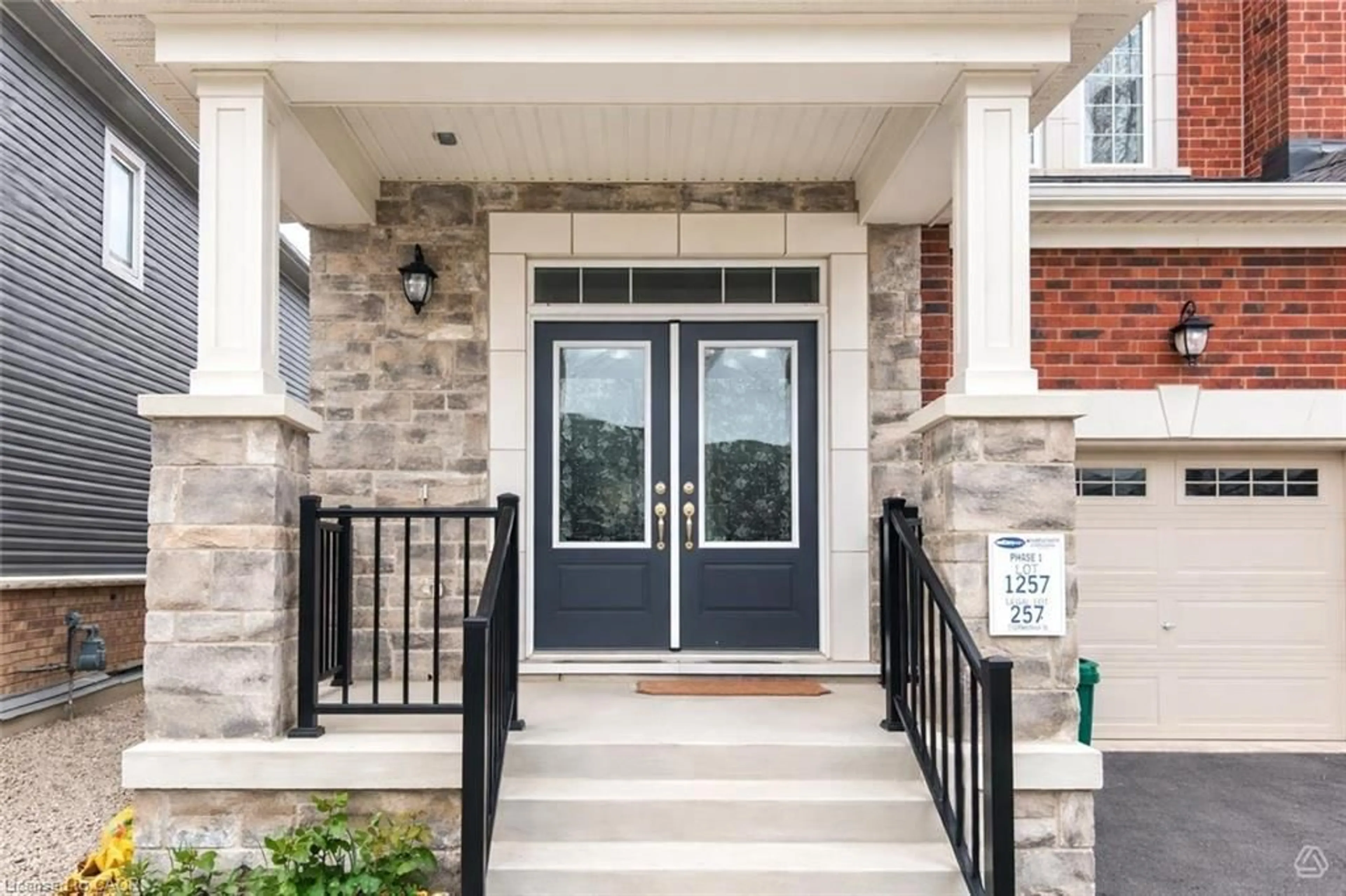 Indoor entryway for 112 Forestwalk St, Kitchener Ontario N2R 0S9