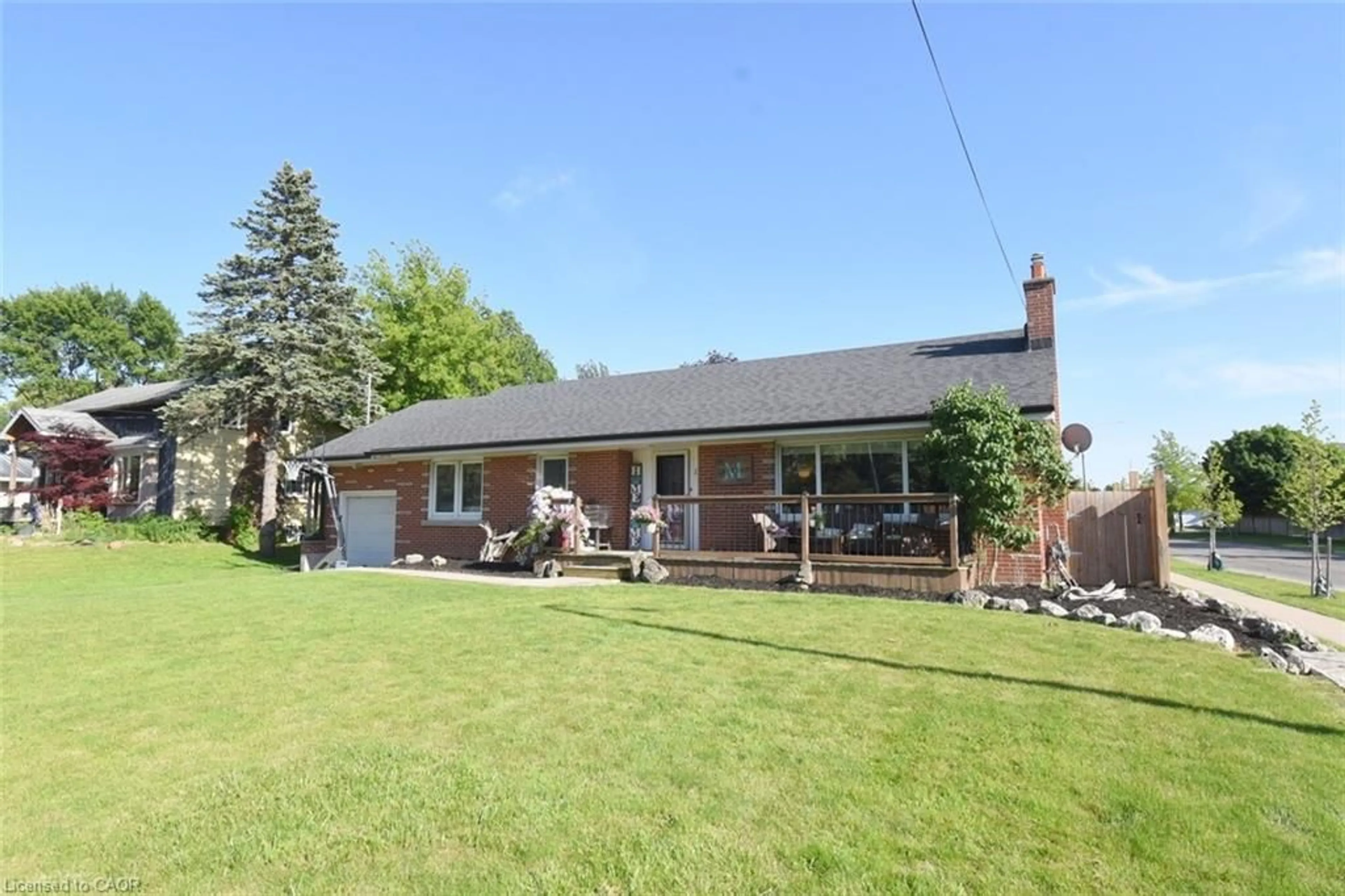 A pic from outside/outdoor area/front of a property/back of a property/a pic from drone, street for 16 Parkview Rd, Hagersville Ontario N0A 1H0