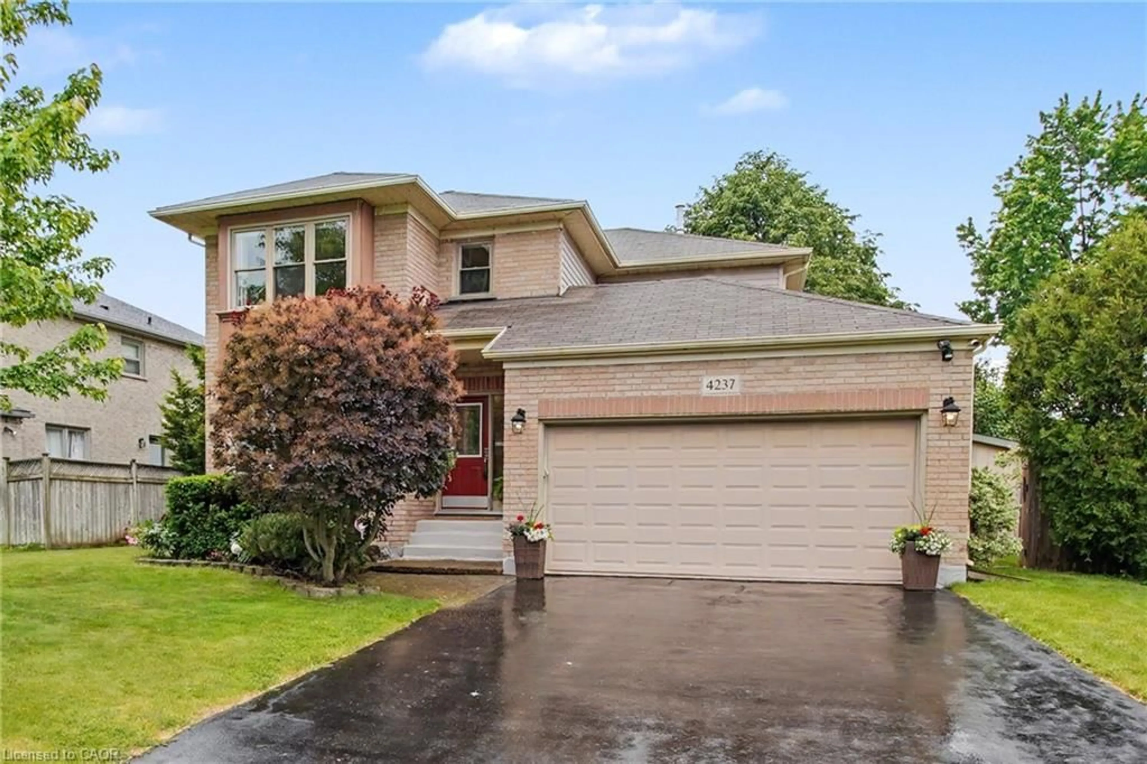 Home with brick exterior material, street for 4237 Millcroft Park Dr, Burlington Ontario L7M 3V7