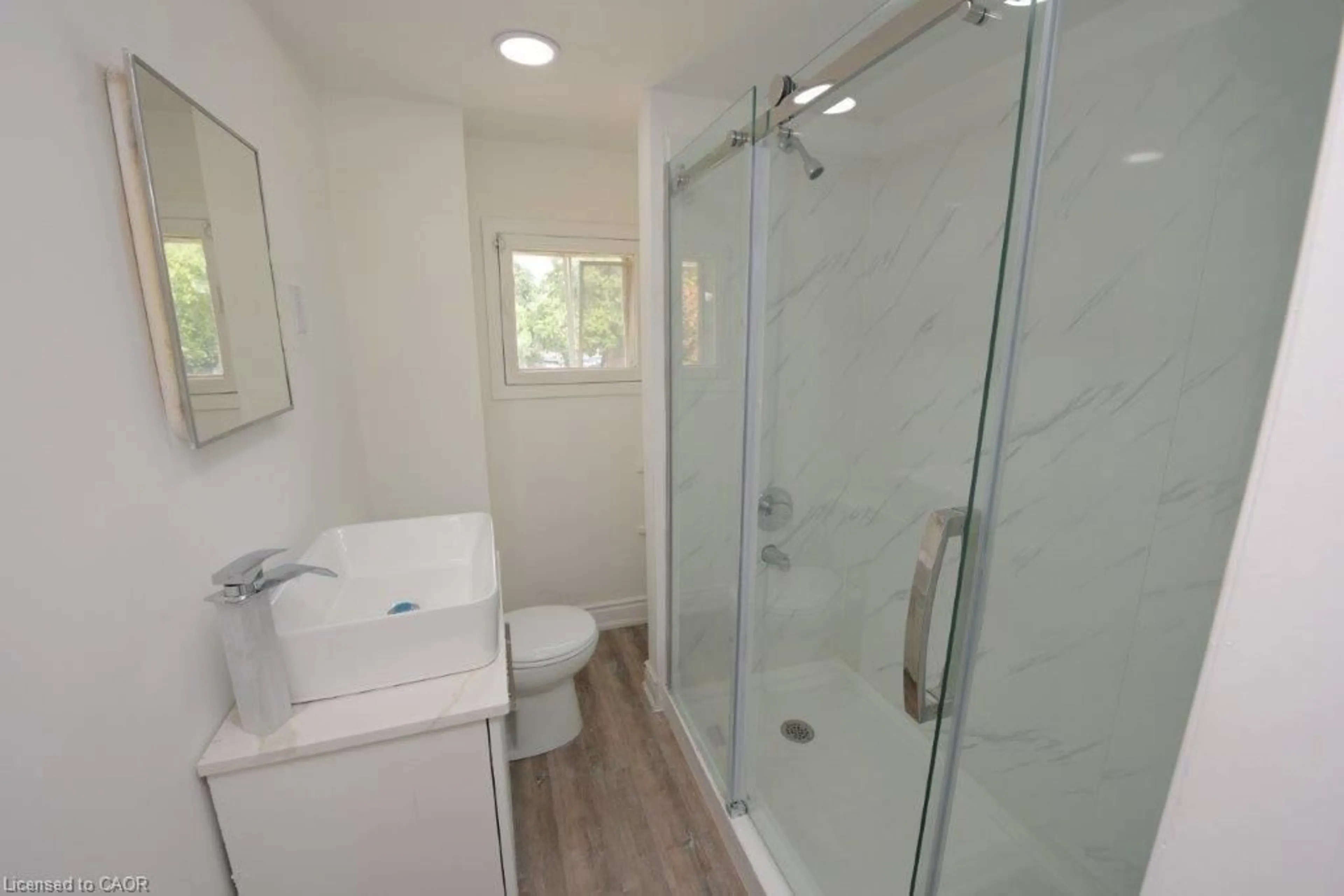 Standard bathroom, ceramic/tile floor for 79-71 Cedar St, Cambridge Ontario N1S 1V5