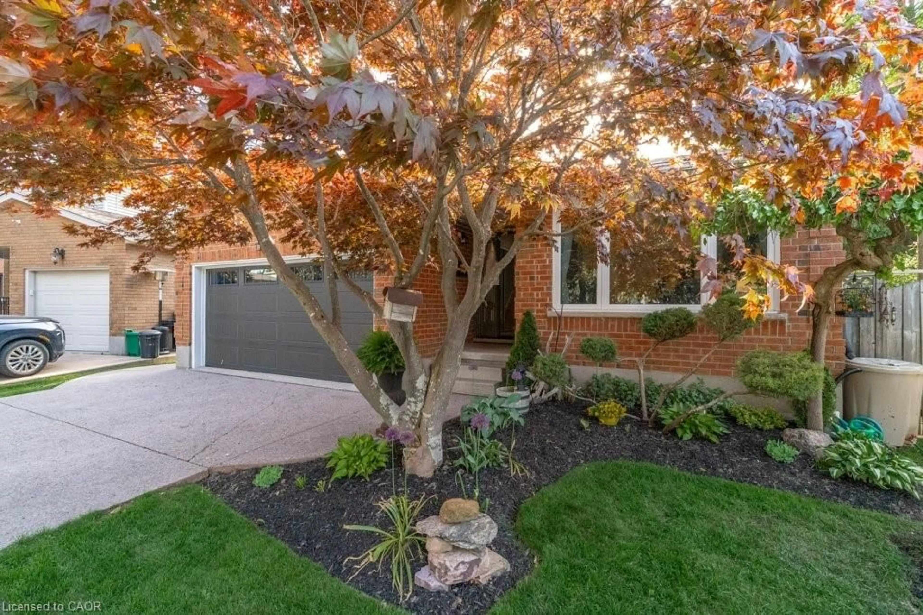 Home with brick exterior material, street for 44 Windermere Crt, Kitchener Ontario N2N 2W4