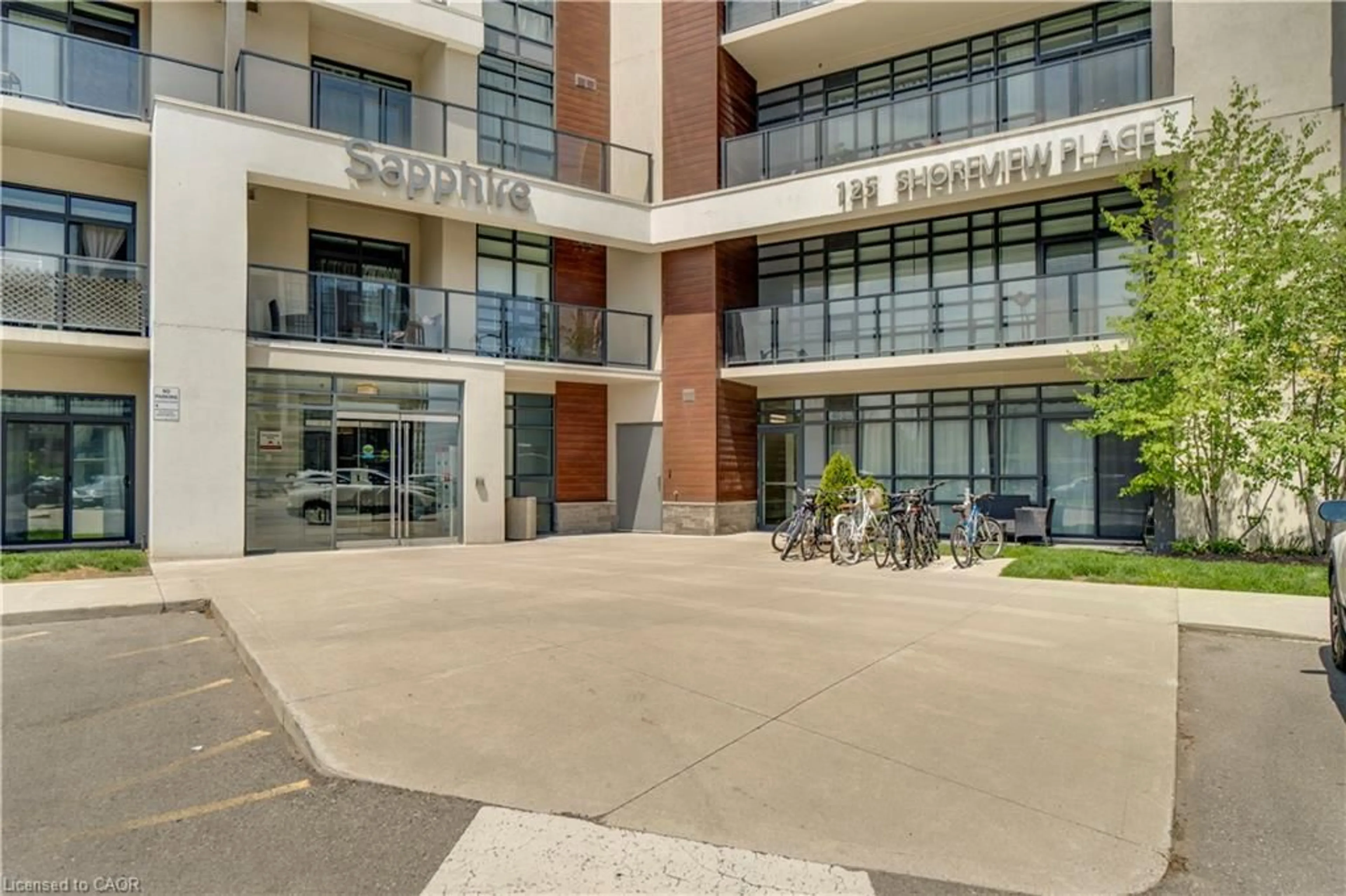 Indoor foyer for 125 Shoreview Pl #109, Stoney Creek Ontario L8E 0K3