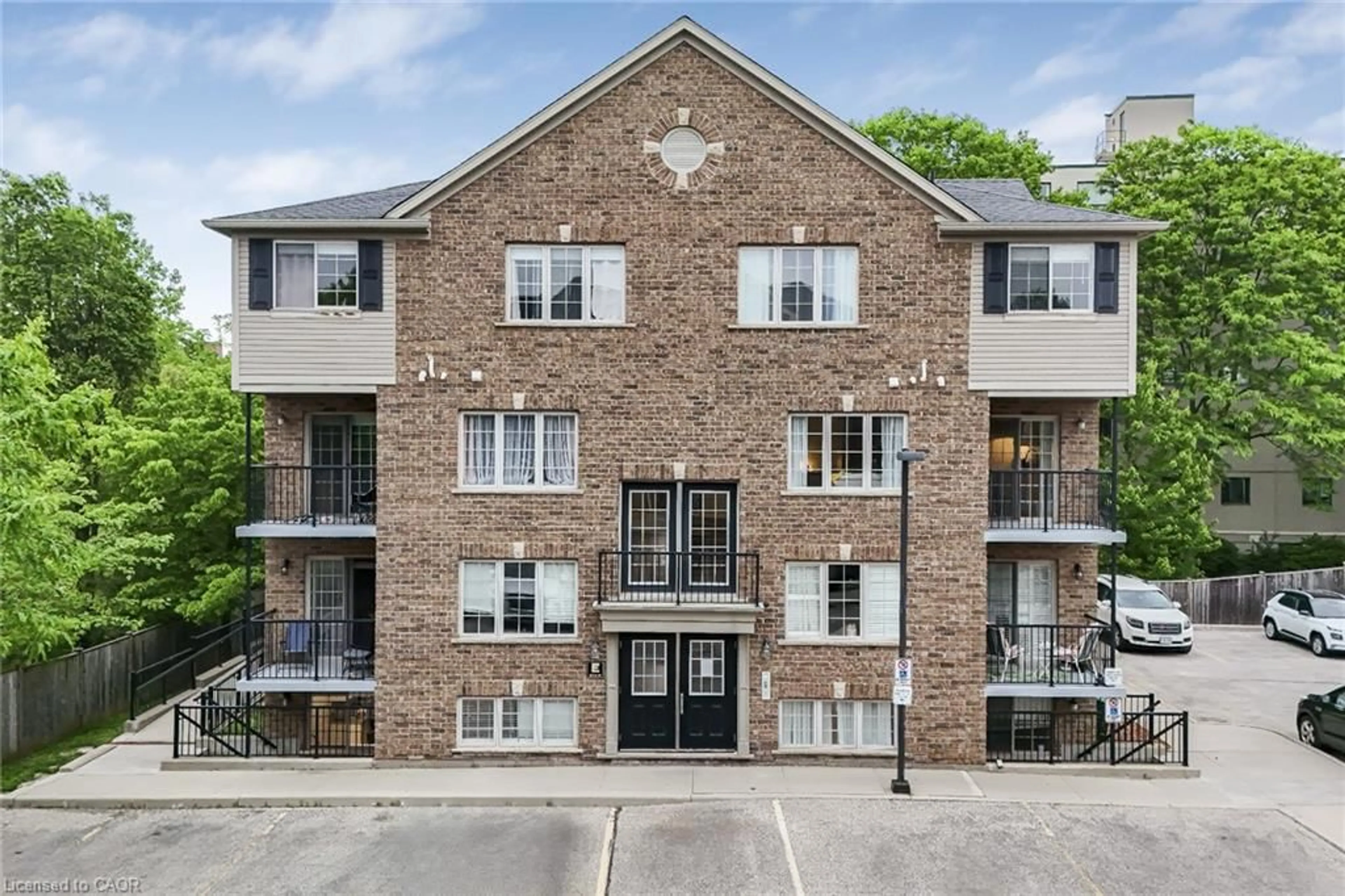 A pic from outside/outdoor area/front of a property/back of a property/a pic from drone, building for 12 Holborn Dr #37E, Kitchener Ontario N2A 0A4