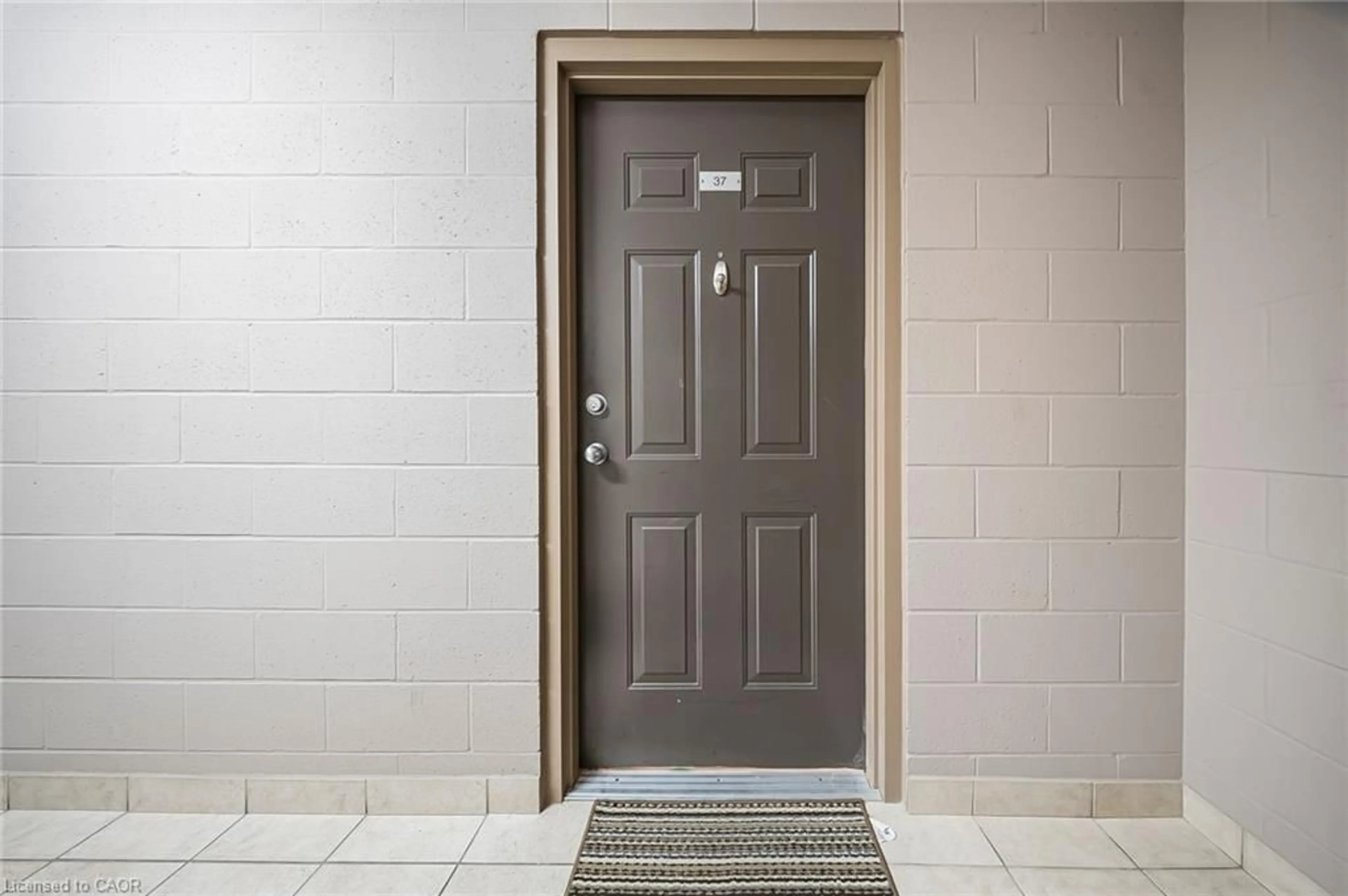 Indoor entryway for 12 Holborn Dr #37E, Kitchener Ontario N2A 0A4
