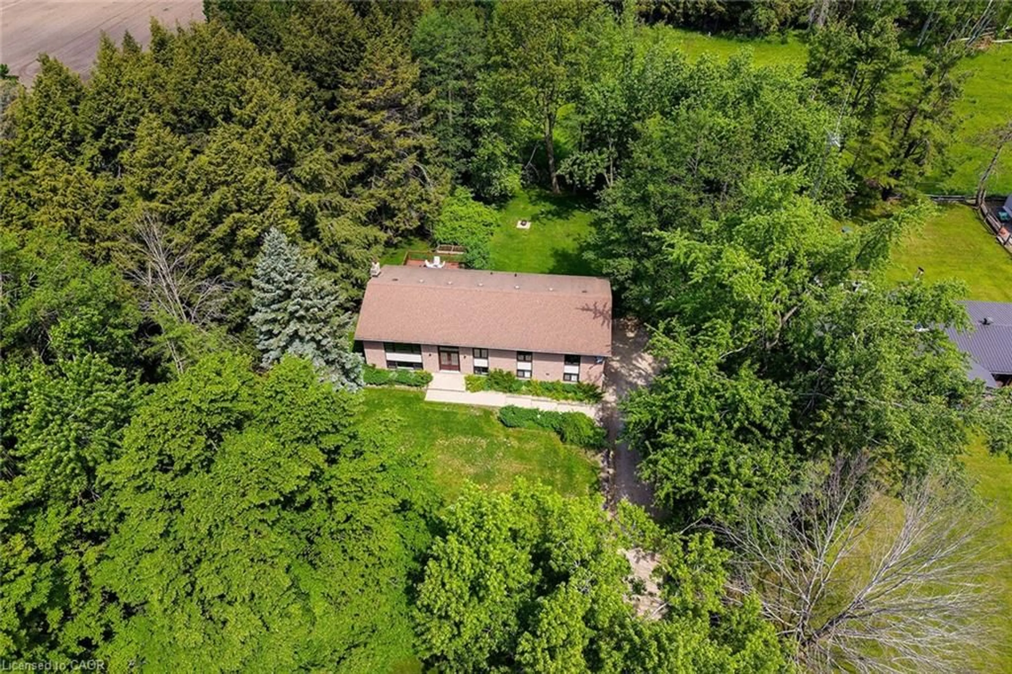 A pic from outside/outdoor area/front of a property/back of a property/a pic from drone, unknown for 2364 14th Line, Innisfil Ontario L0L 1R0