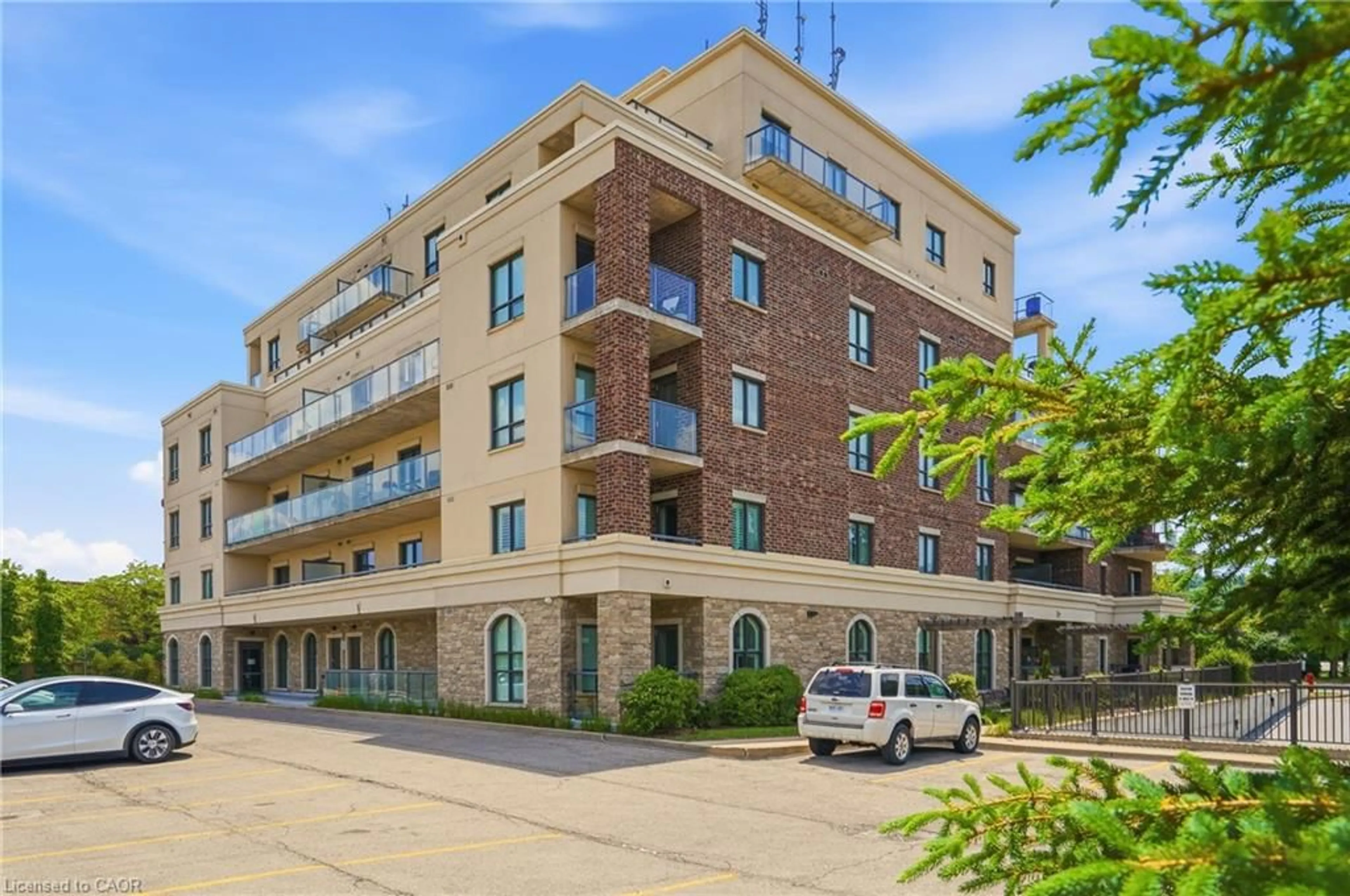 Patio, building for 319 Highway No 8, Hamilton Ontario L8G 0B1