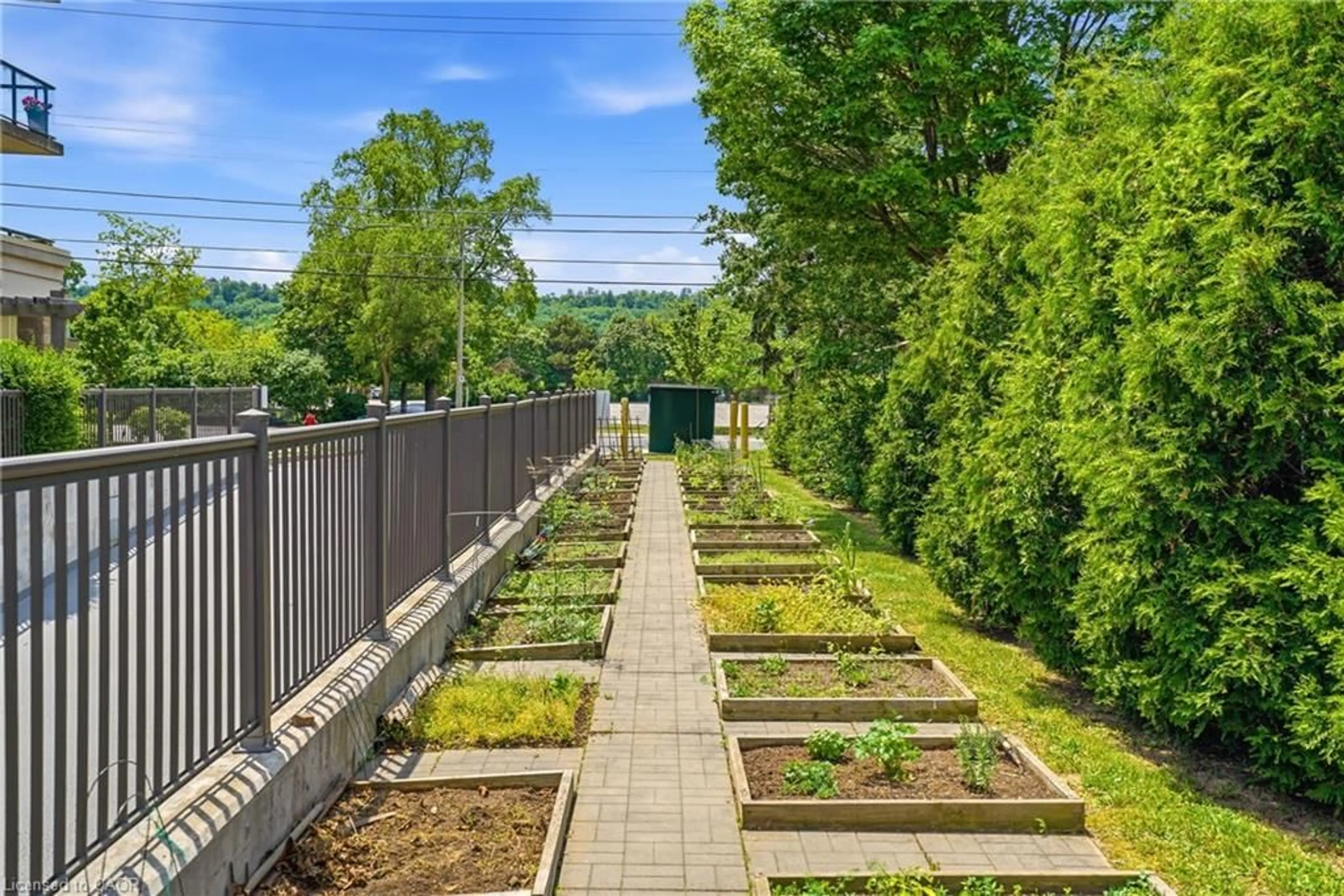 Patio, street for 319 Highway No 8, Hamilton Ontario L8G 0B1