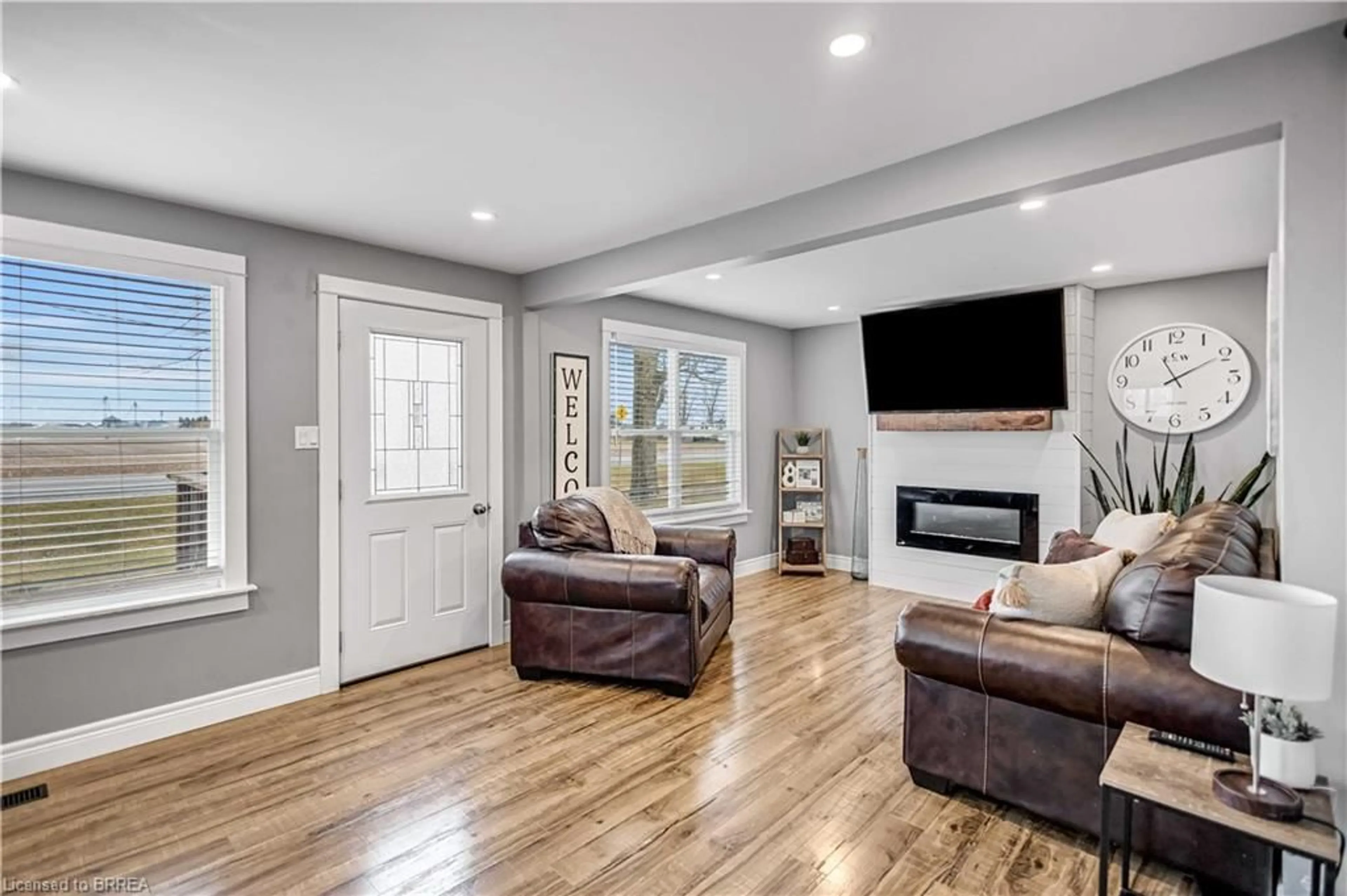 Living room with furniture, unknown for 42770 Highway 3, Wainfleet Ontario L0S 1V0