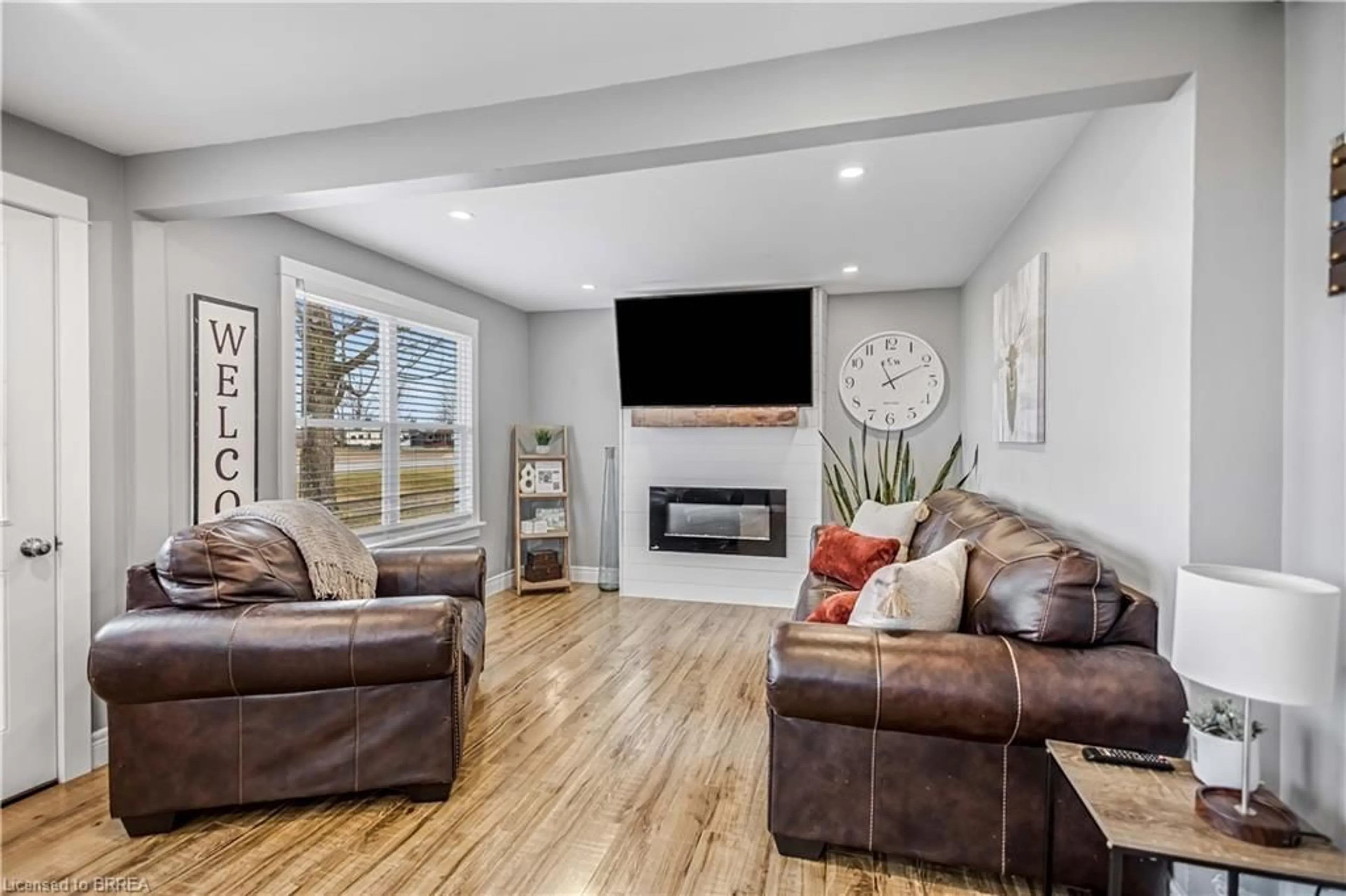Living room with furniture, unknown for 42770 Highway 3, Wainfleet Ontario L0S 1V0