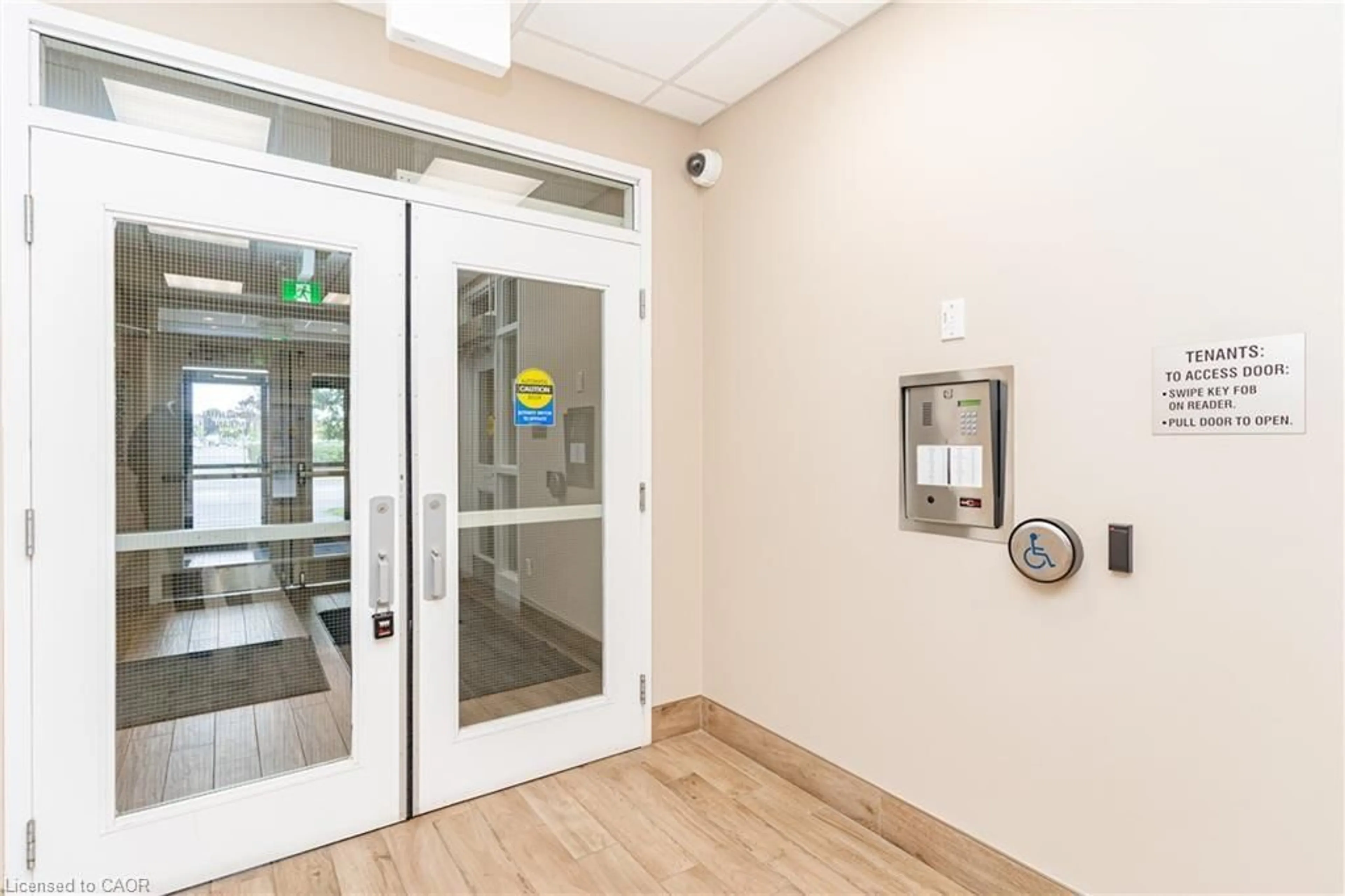 Indoor foyer for 170 Rockhaven Lane #312, Waterdown Ontario L8B 1B5
