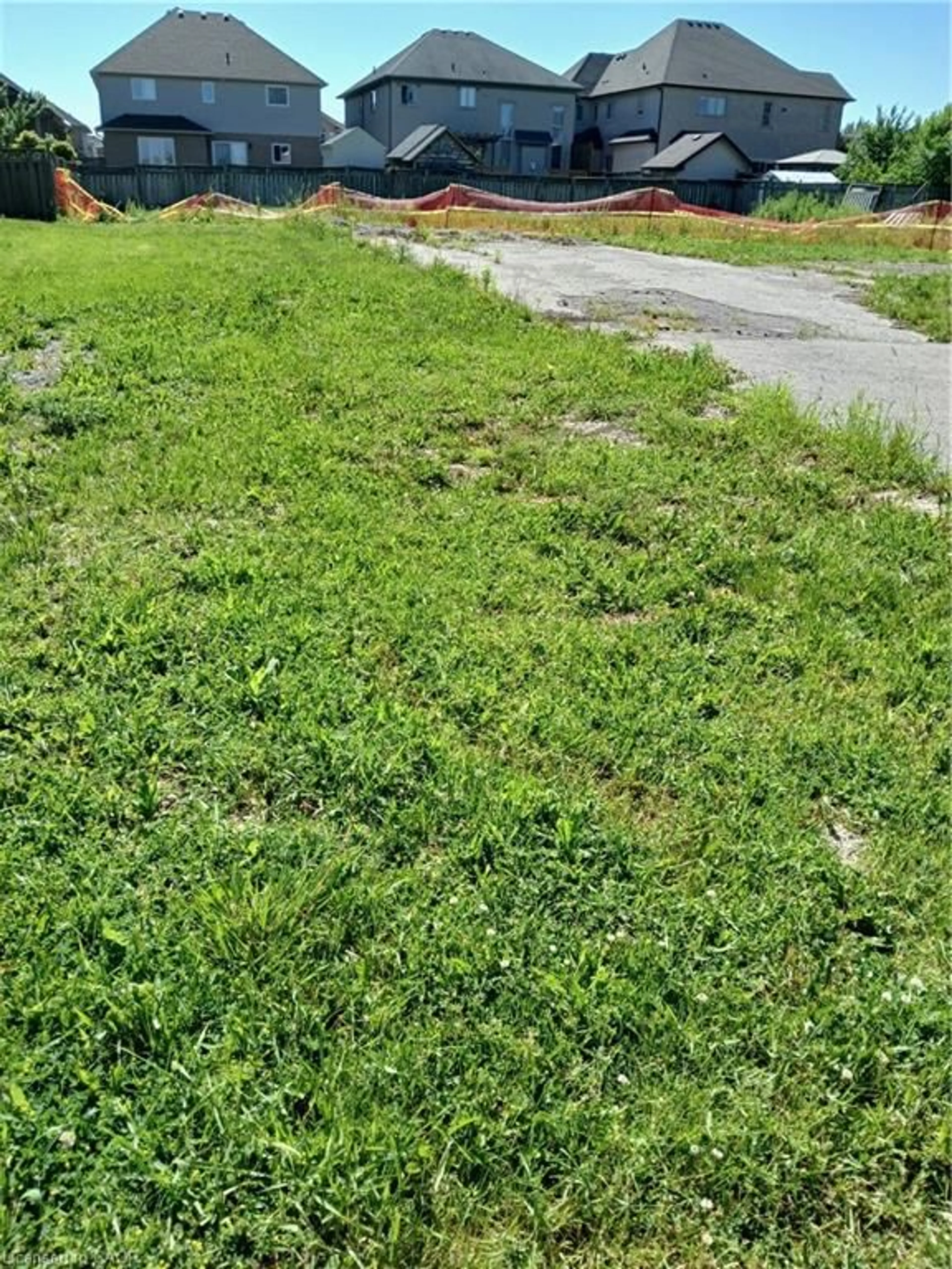 A pic from outside/outdoor area/front of a property/back of a property/a pic from drone, street for 26 Second Rd, Stoney Creek Ontario L8J 2V3