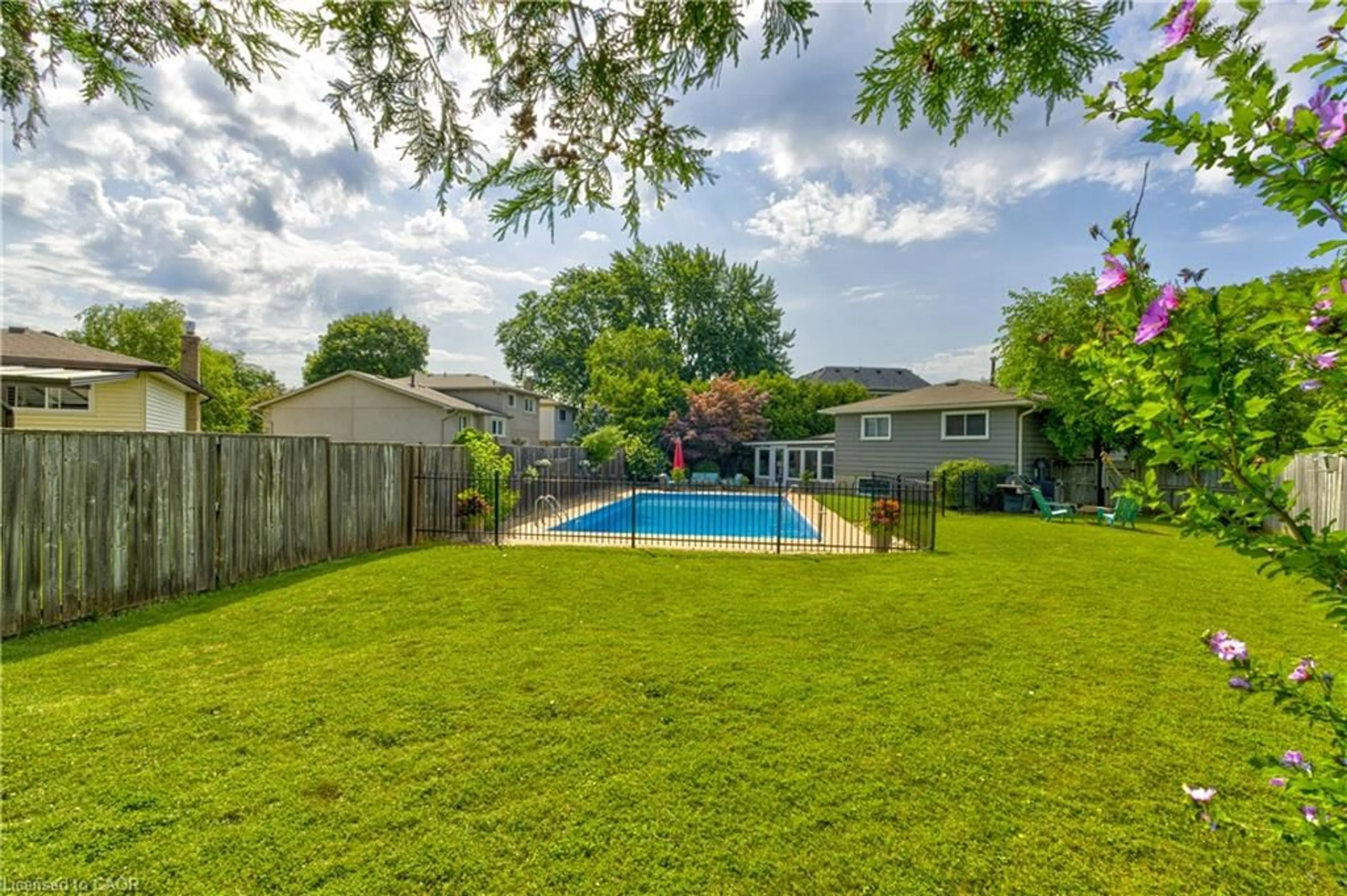 Pool for 2225 Wyandotte Dr, Oakville Ontario L6L 2T4