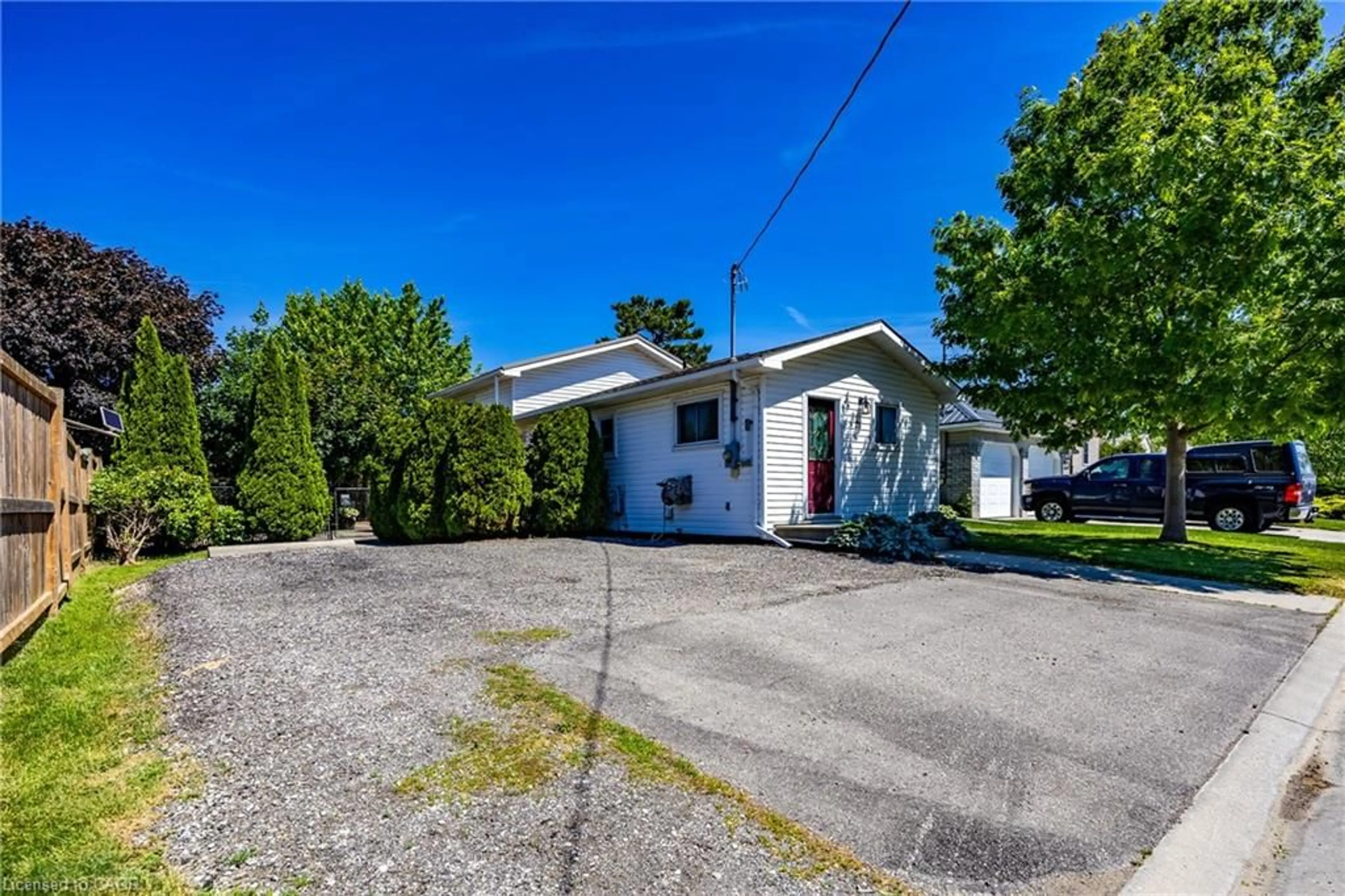 A pic from outside/outdoor area/front of a property/back of a property/a pic from drone, street for 21 Centre St, Port Rowan Ontario N0E 1M0