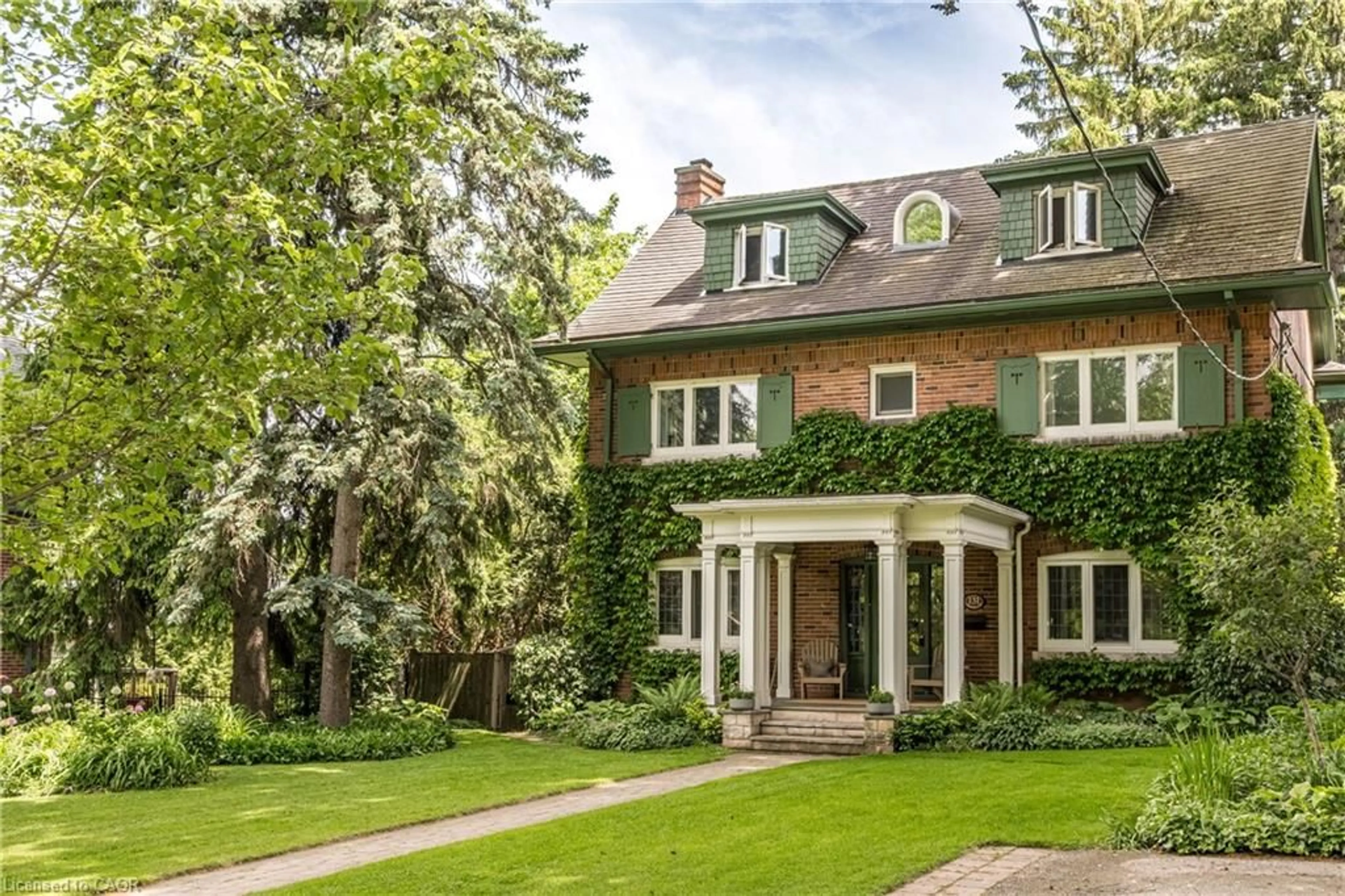 Home with brick exterior material, street for 131 Chedoke Ave, Hamilton Ontario L8P 4P2
