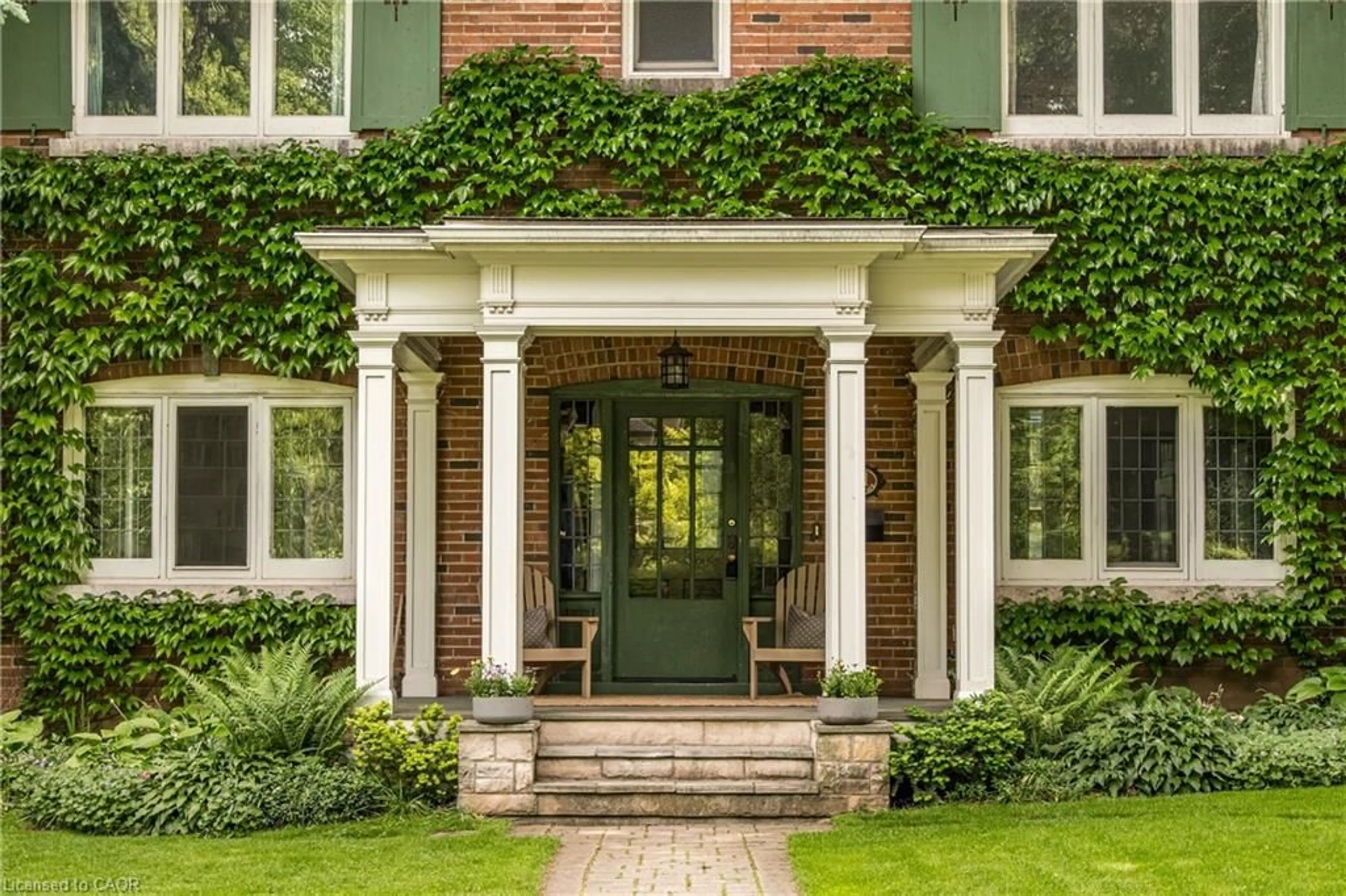 Home with brick exterior material, building for 131 Chedoke Ave, Hamilton Ontario L8P 4P2