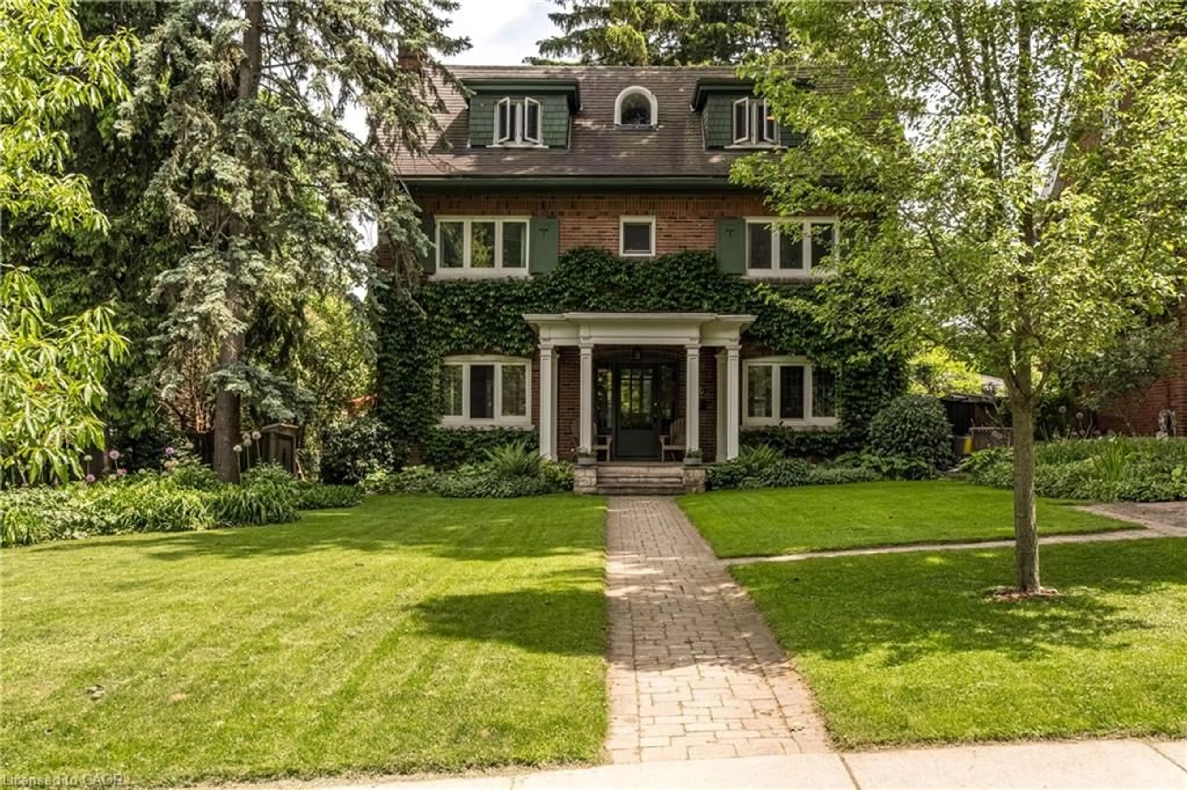 Home with brick exterior material, street for 131 Chedoke Ave, Hamilton Ontario L8P 4P2