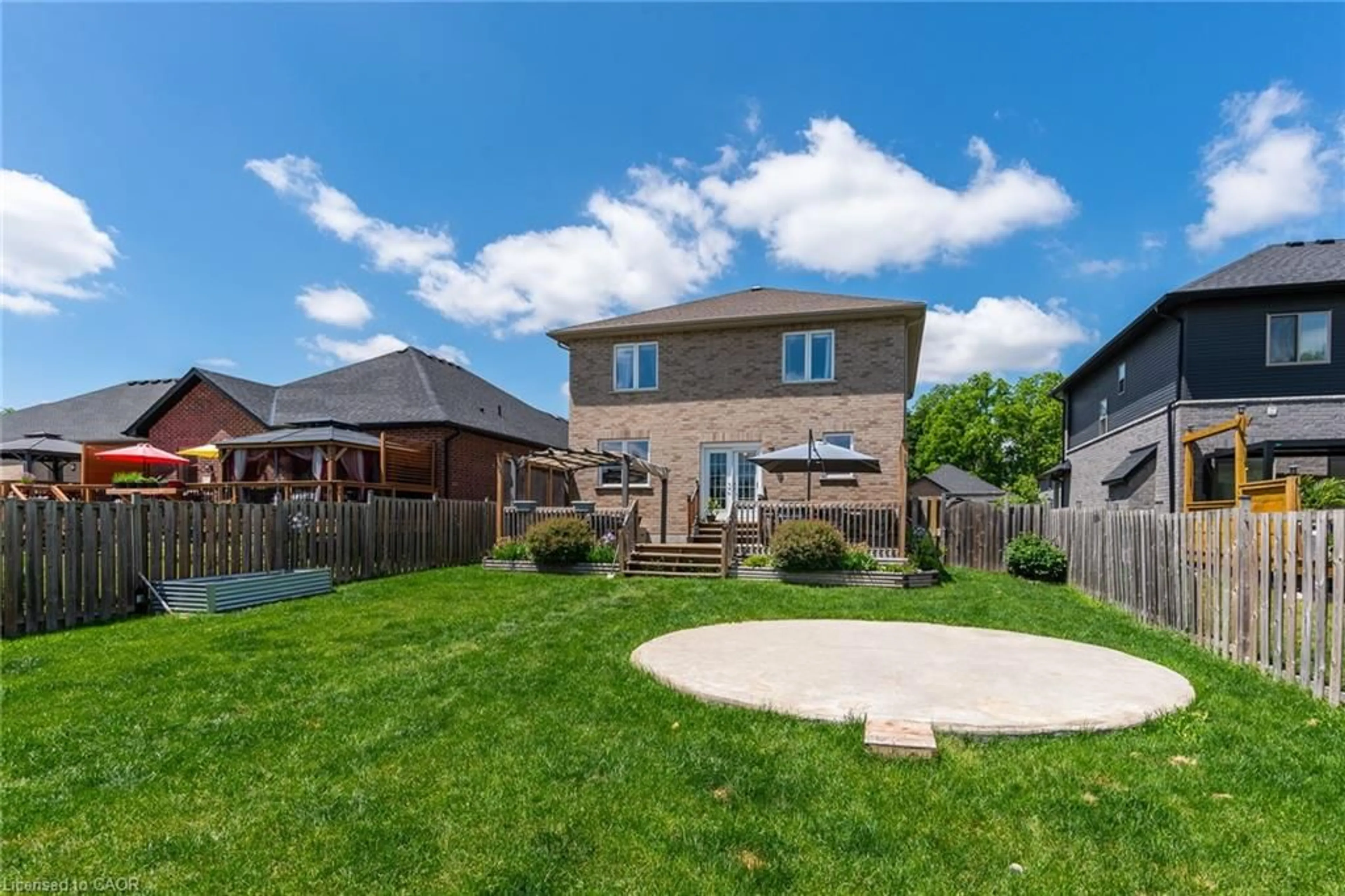 A pic from outside/outdoor area/front of a property/back of a property/a pic from drone, street for 52 Peterson St, Drumbo Ontario K8V 5P8