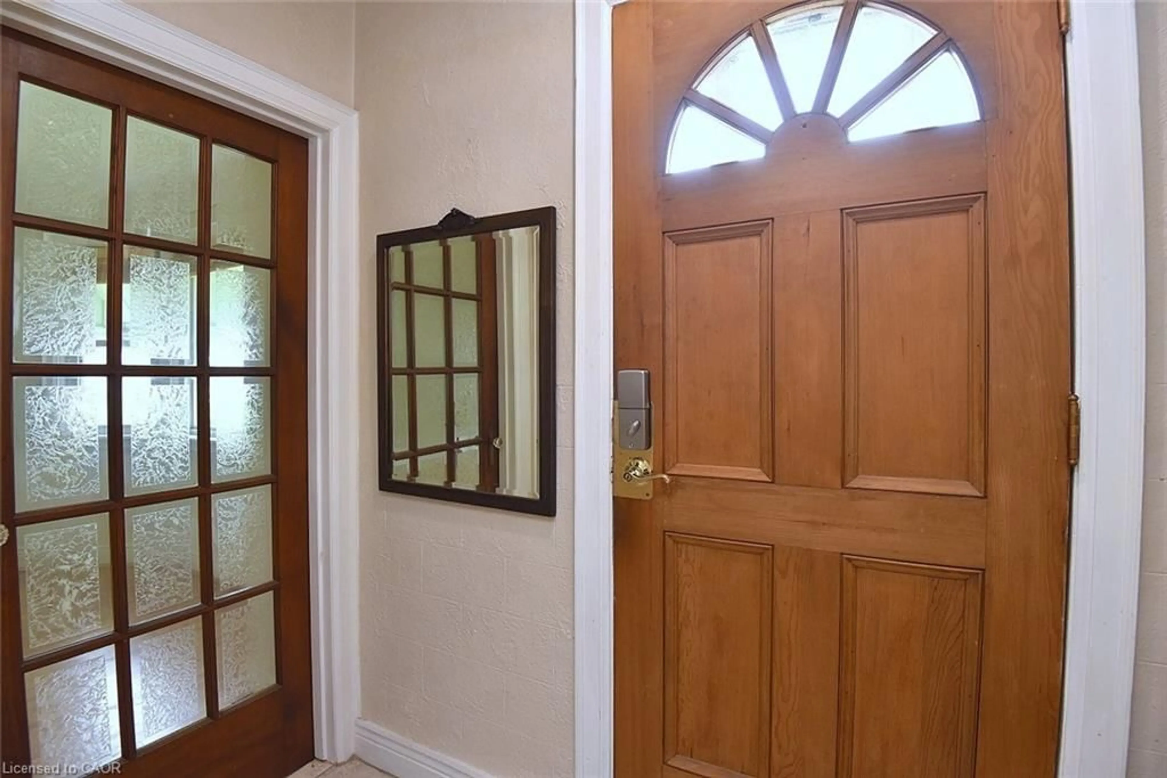 Indoor entryway for 603 Upper Wentworth St, Hamilton Ontario L9A 4V1