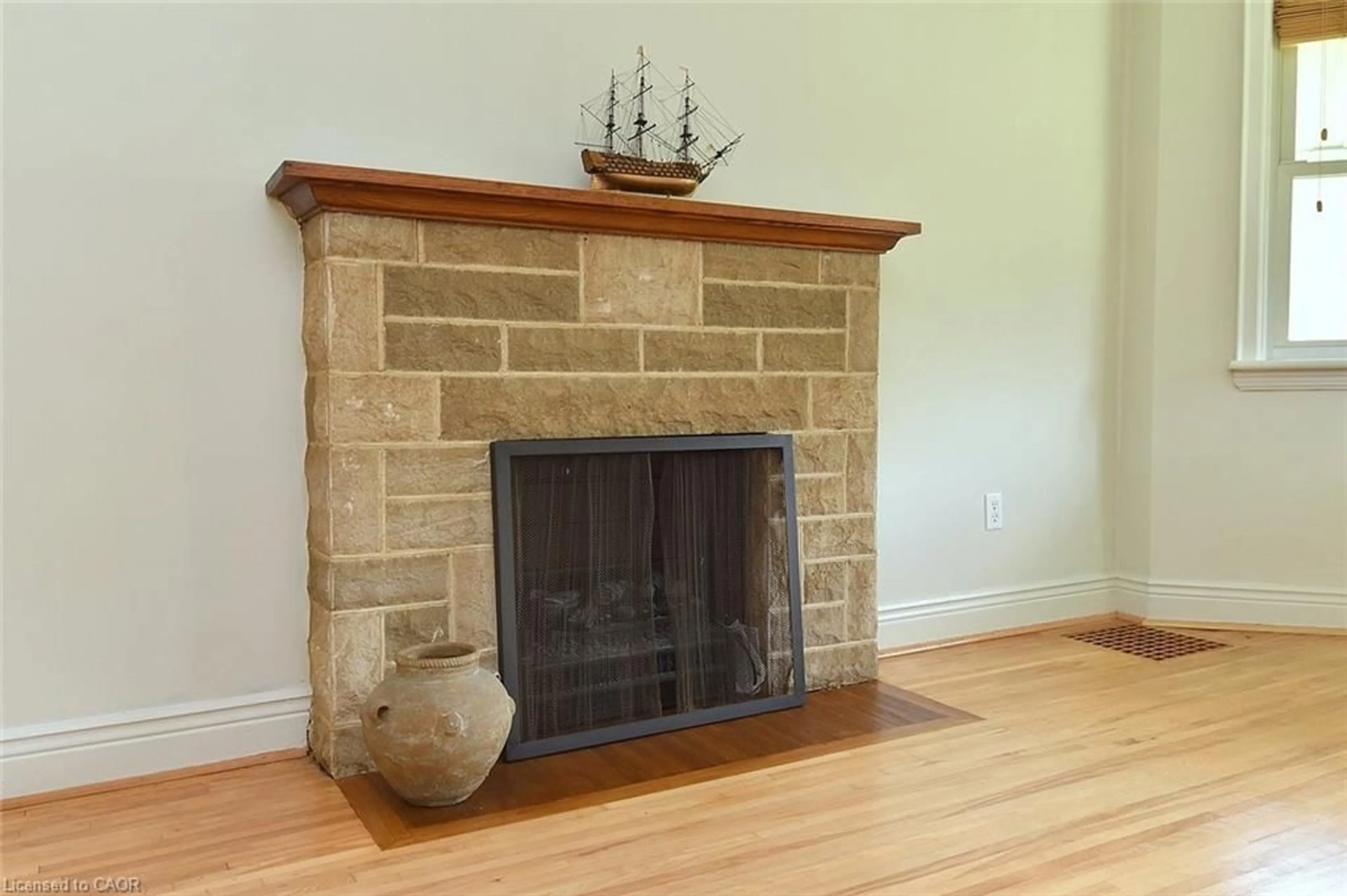 A pic of a room for 603 Upper Wentworth St, Hamilton Ontario L9A 4V1