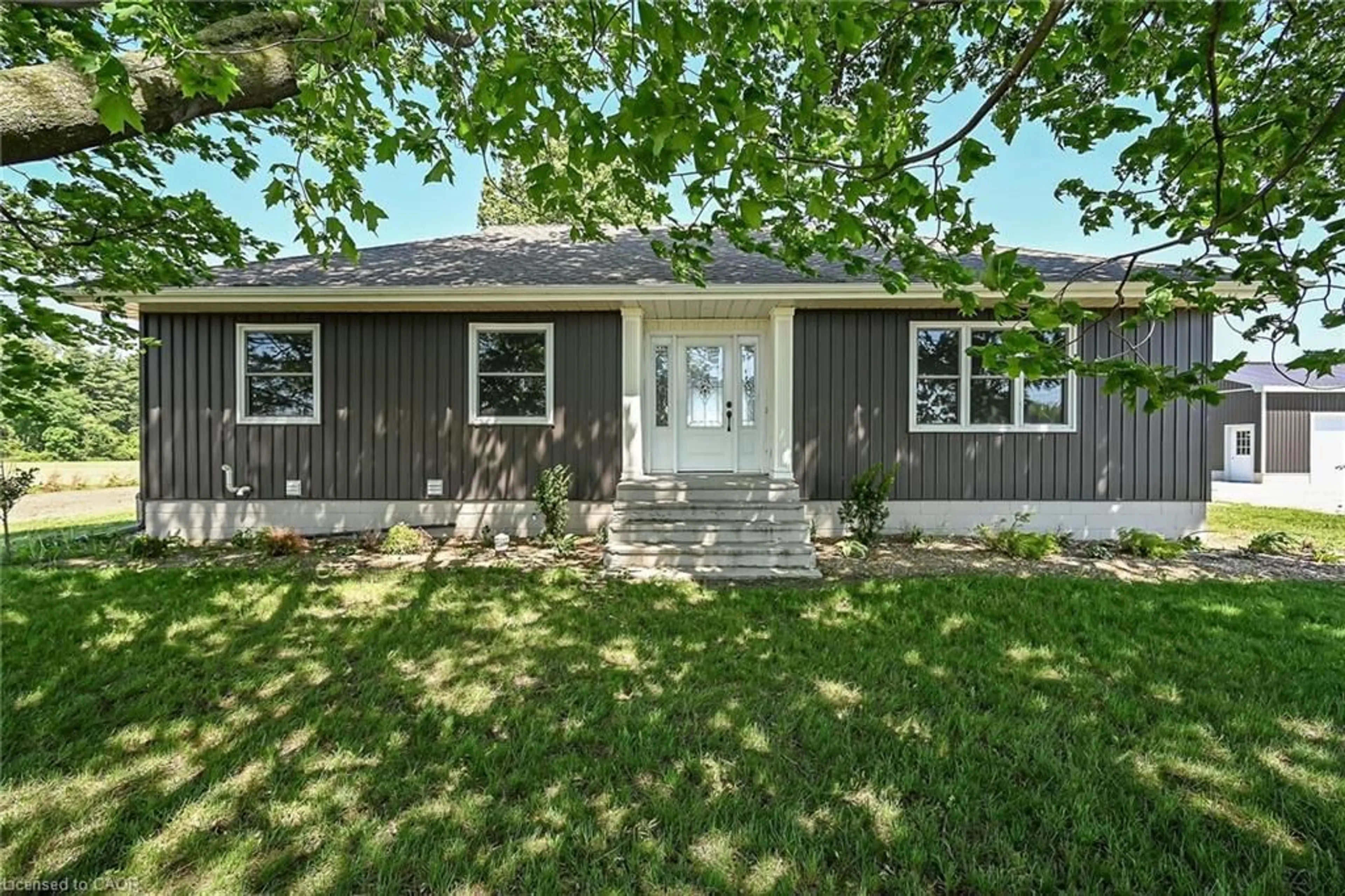 Home with vinyl exterior material, street for 2336 Cockshutt Rd, Waterford Ontario N0E 1Y0