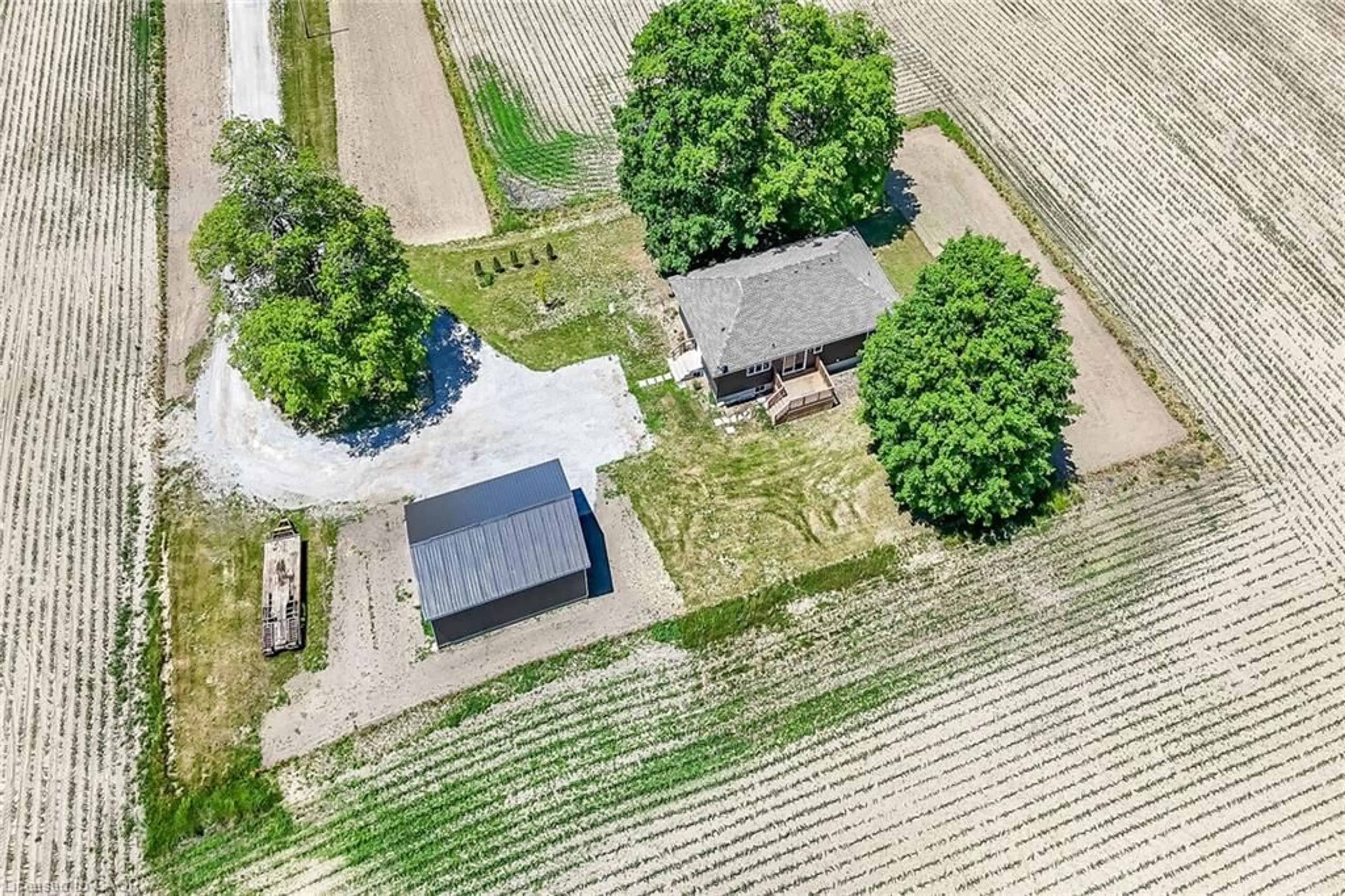 A pic from outside/outdoor area/front of a property/back of a property/a pic from drone, unknown for 2336 Cockshutt Rd, Waterford Ontario N0E 1Y0
