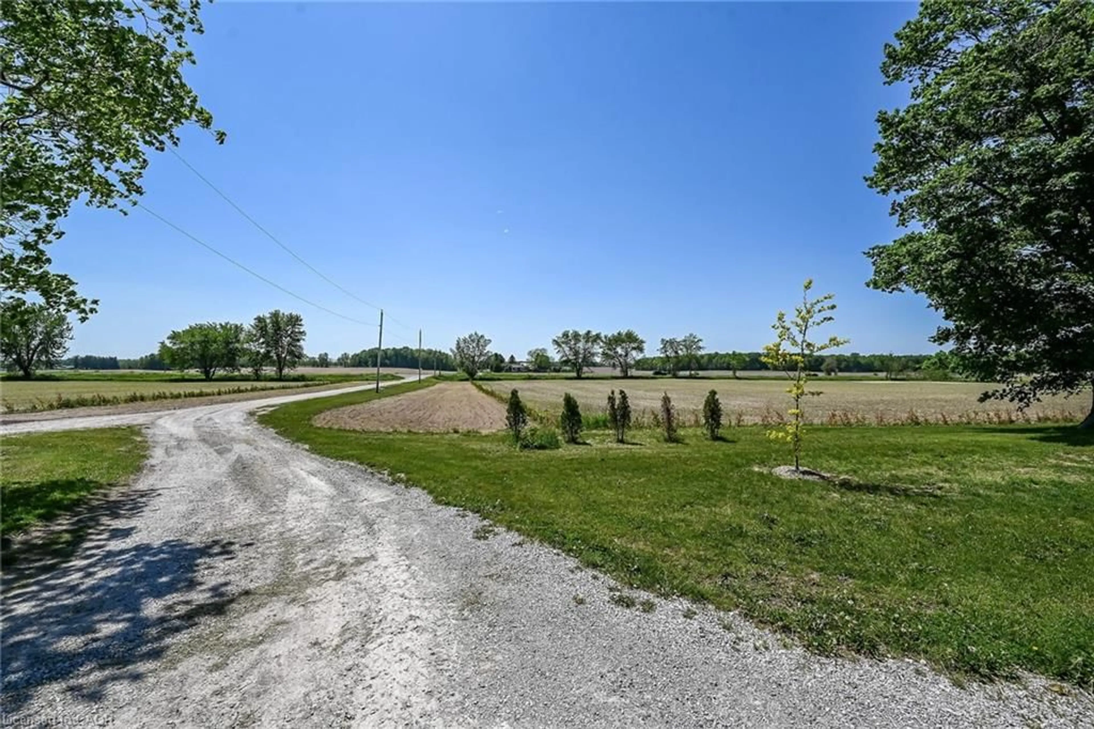 A pic from outside/outdoor area/front of a property/back of a property/a pic from drone, unknown for 2336 Cockshutt Rd, Waterford Ontario N0E 1Y0