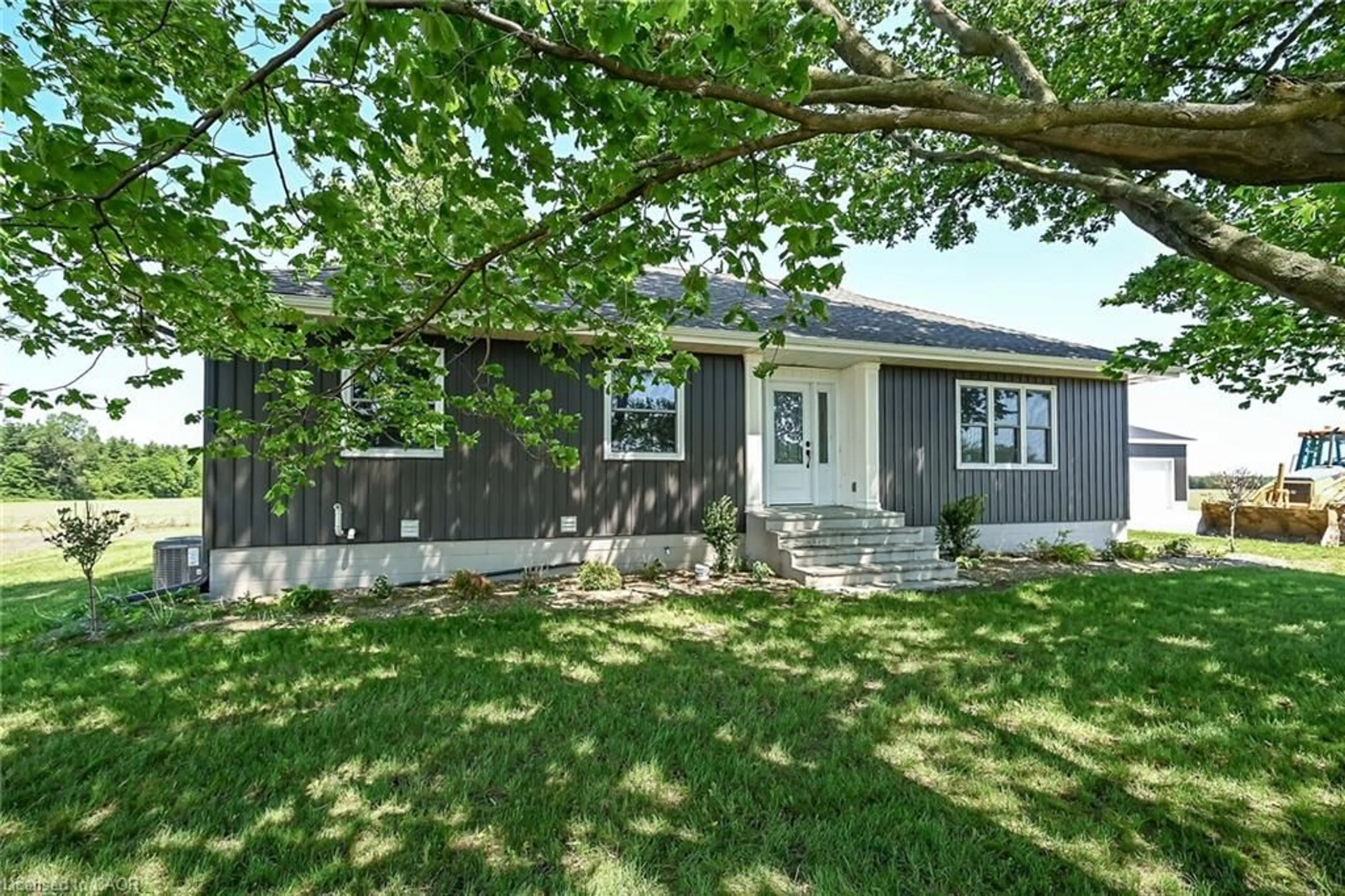Home with vinyl exterior material, street for 2336 Cockshutt Rd, Waterford Ontario N0E 1Y0