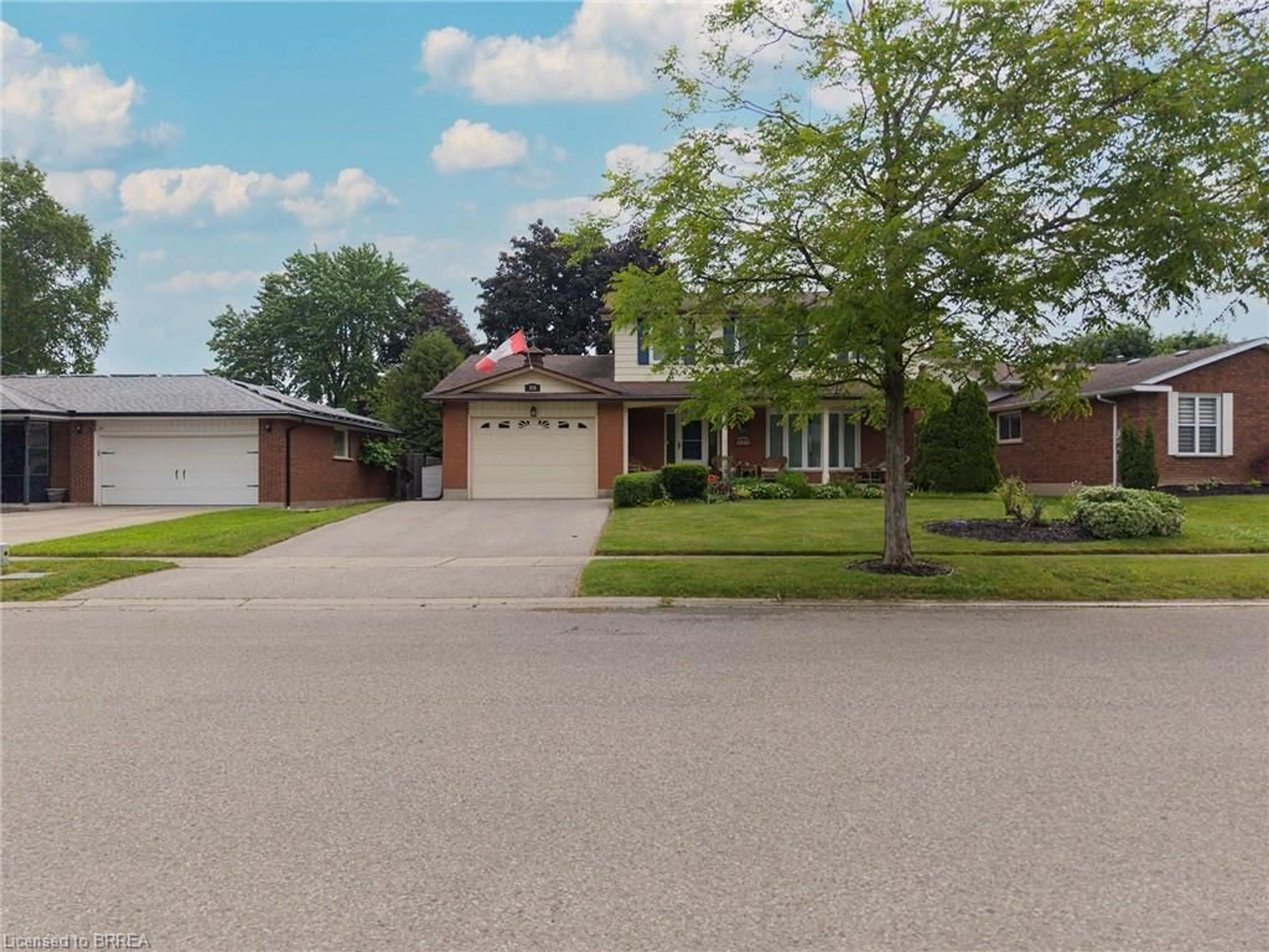 Home with brick exterior material, street for 118 Greenfield Rd, Brantford Ontario N3R 7C8