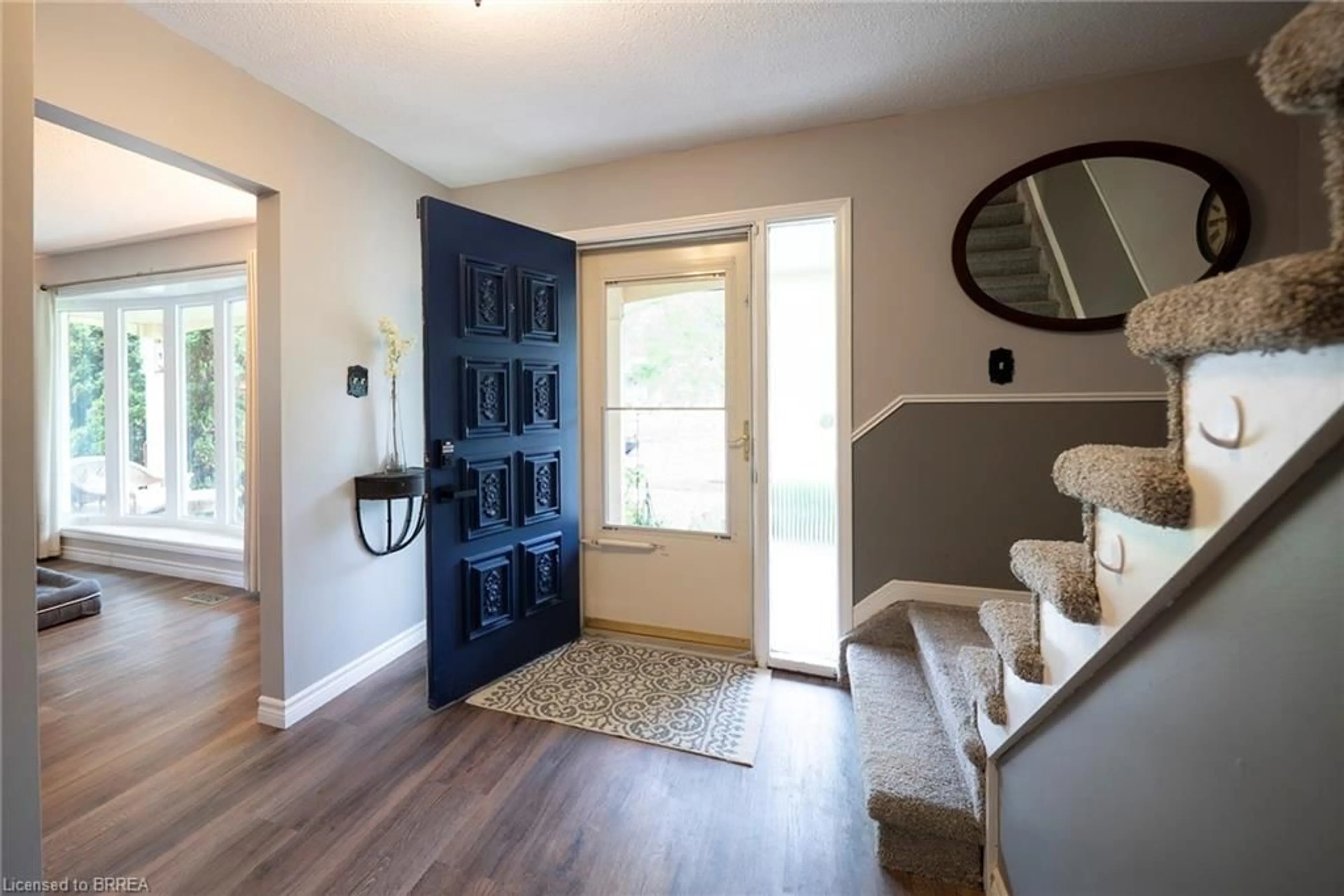 Indoor entryway for 118 Greenfield Rd, Brantford Ontario N3R 7C8