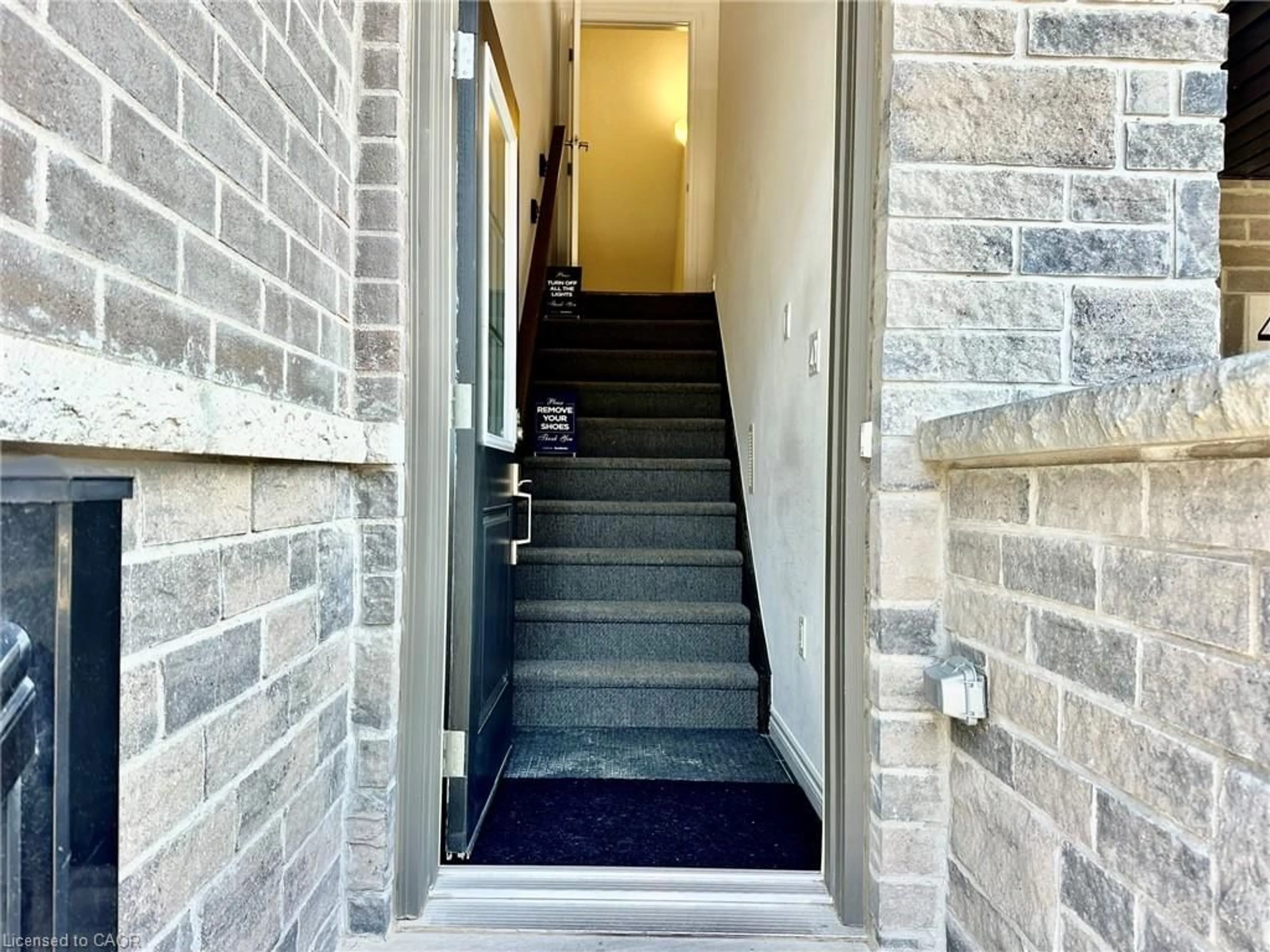 Indoor foyer for 5000 Connor Dr #47, Beamsville Ontario L3J 0T4