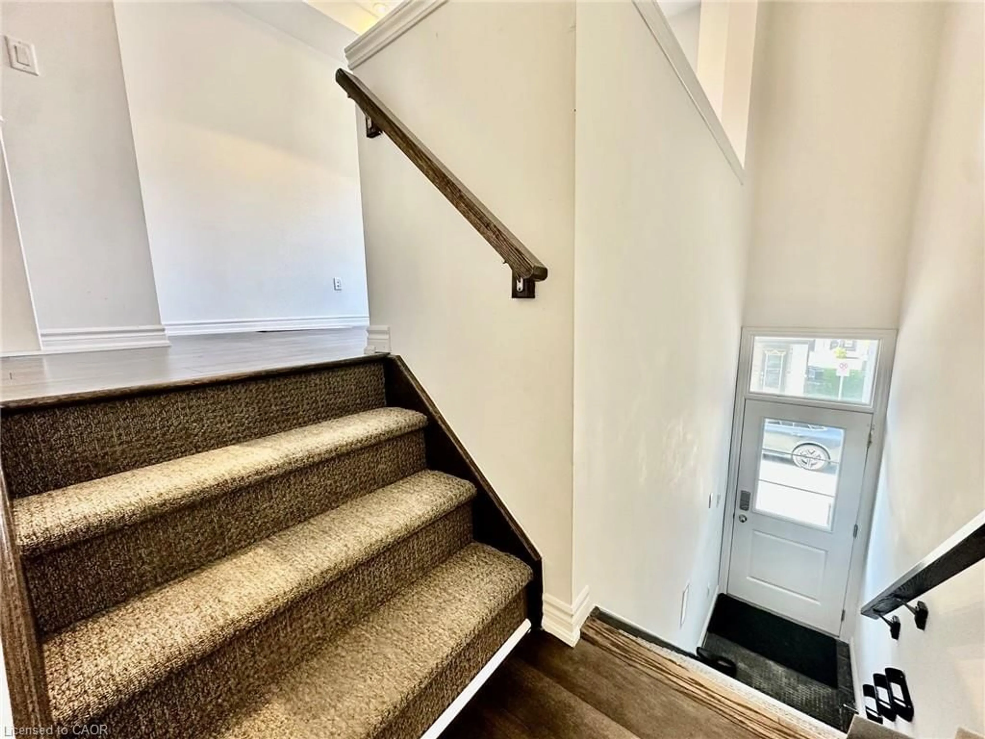 Stairs for 5000 Connor Dr #47, Beamsville Ontario L3J 0T4