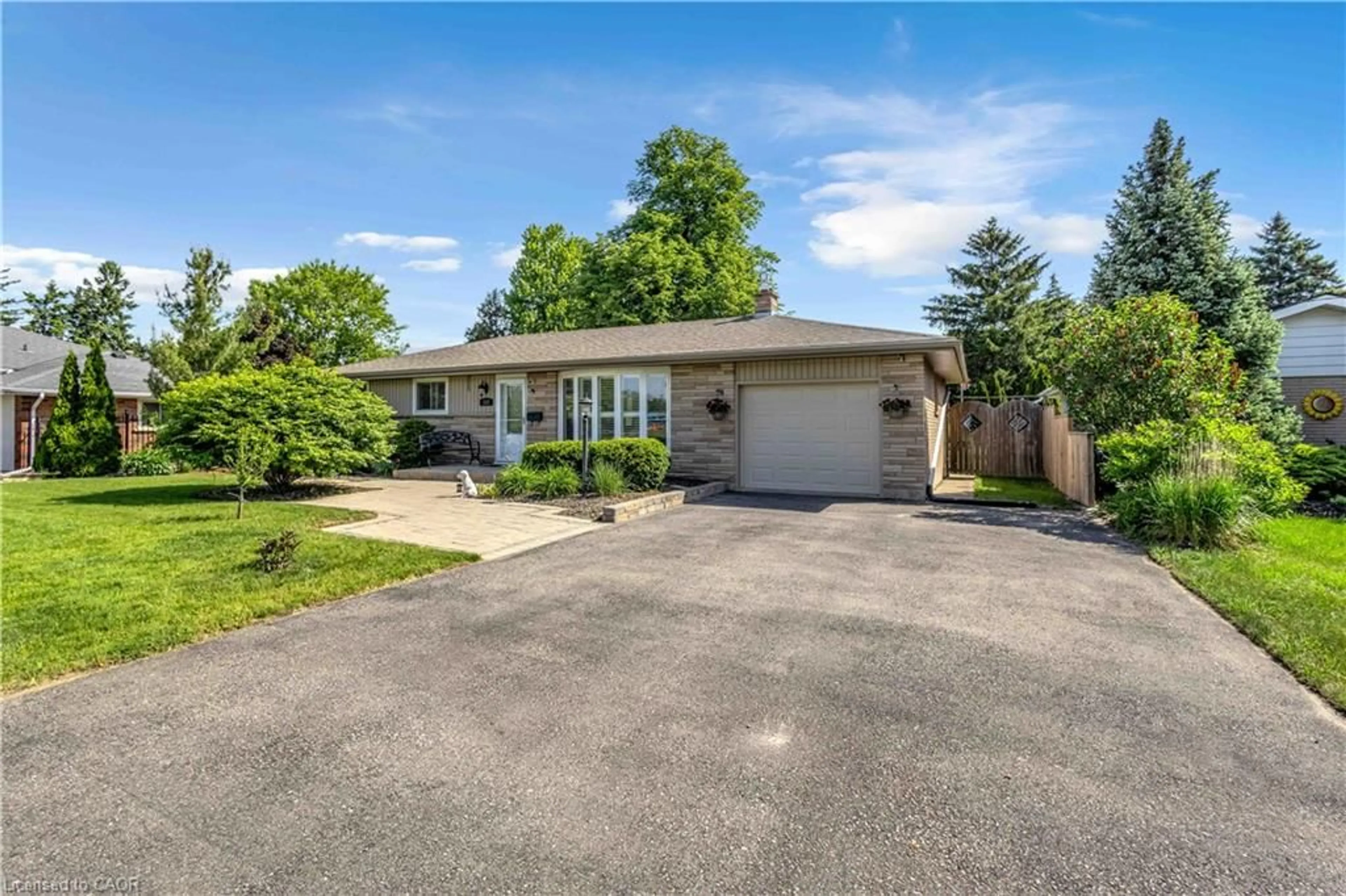 A pic from outside/outdoor area/front of a property/back of a property/a pic from drone, street for 337 Terrace Hill St, Brantford Ontario N3R 1H6