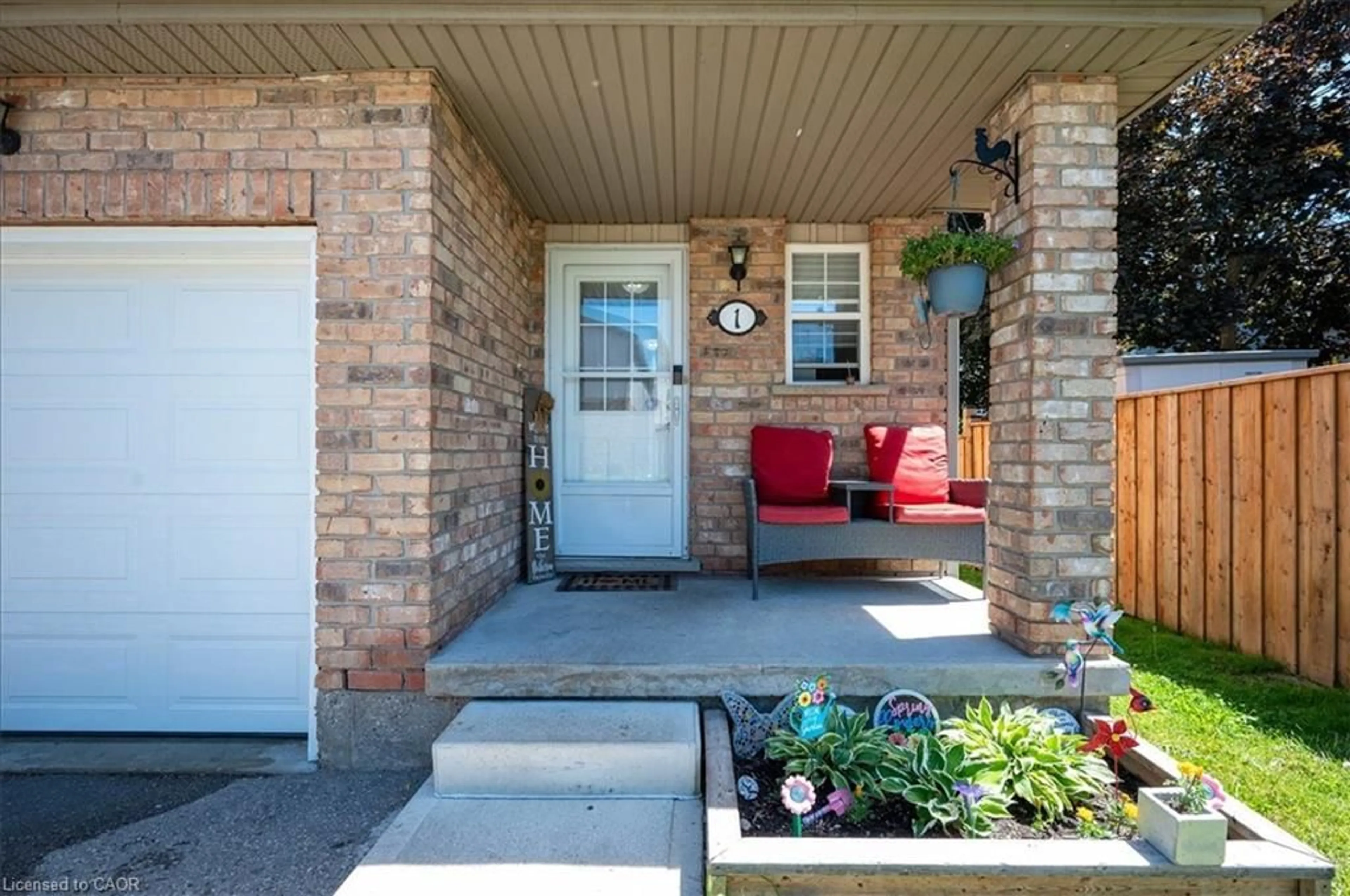 Indoor entryway for 84 Westmeadow Dr #1, Kitchener Ontario N2N 3P1