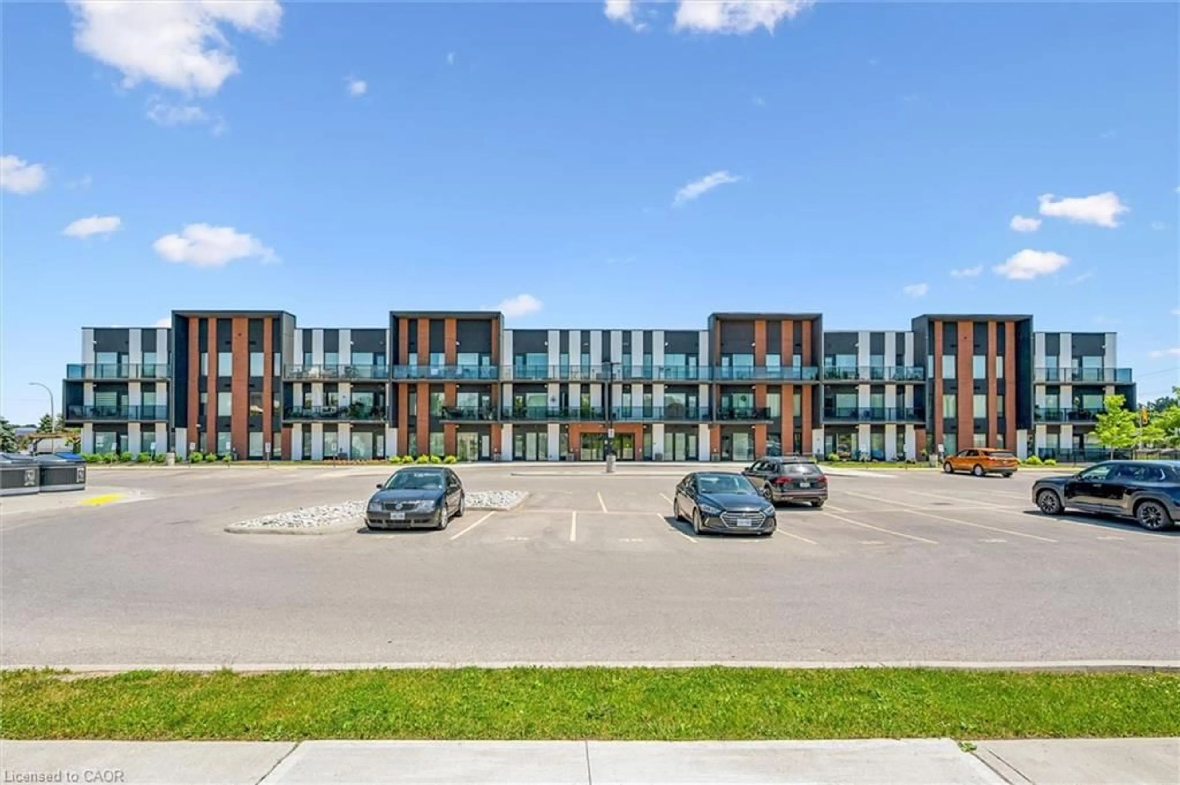 A pic from outside/outdoor area/front of a property/back of a property/a pic from drone, building for 5 Wake Robin Dr #113, Kitchener Ontario N2E 0H6