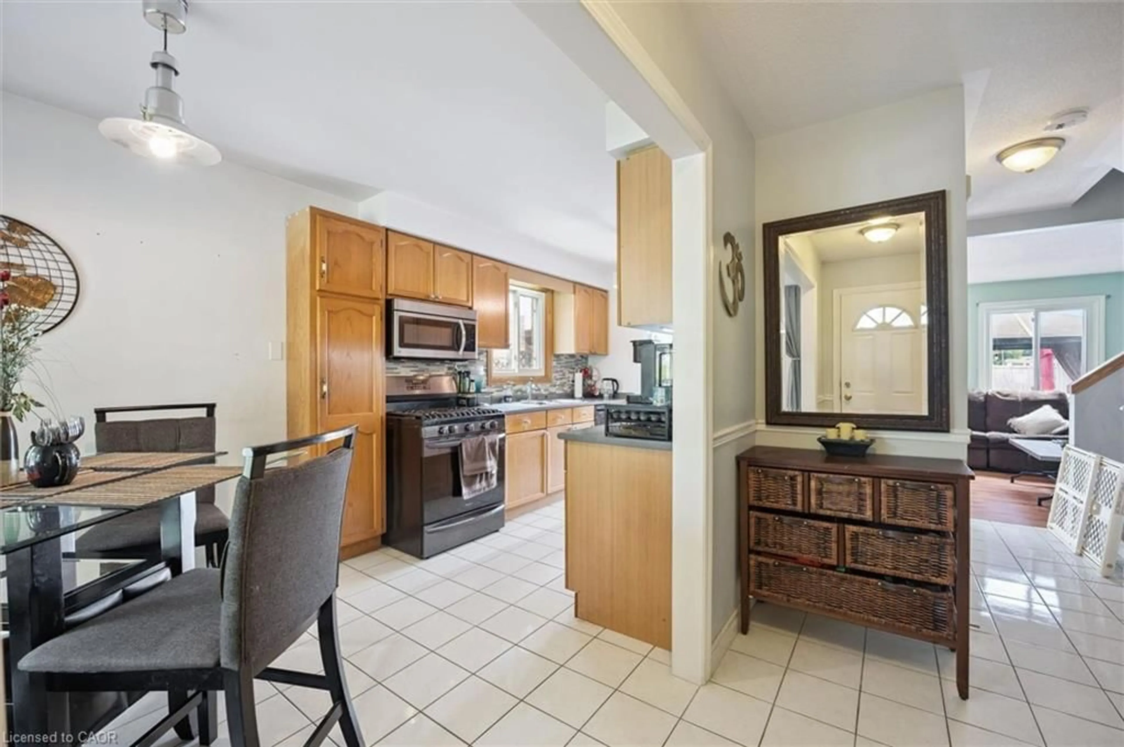 Unknown for 817 Acadia Dr, Hamilton Ontario L8W 3V5
